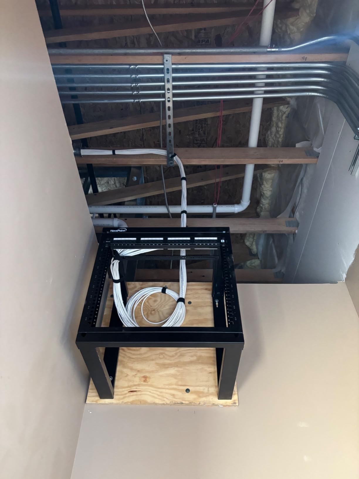 NavePoint 9U Open-Frame Server Rack for 19
