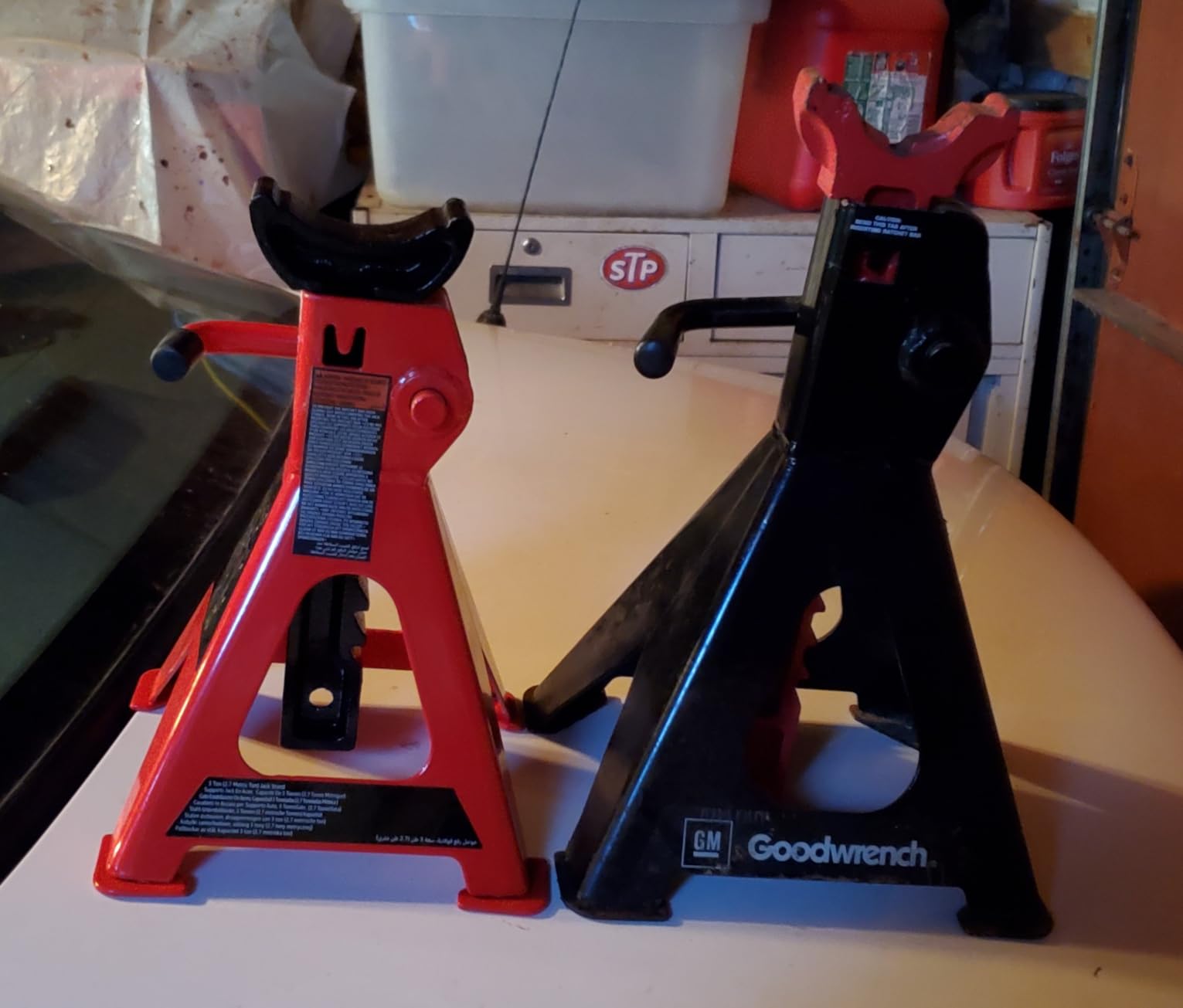 Amazon Basics Steel Jack Auto Stands, 3 Ton (2.7 metric Ton) Capacity, Easy to Use, Adjustable Height, 6,000 lb, 1 Pair, Black and Red(For Sedans and Urban SUVs) customer photo 1