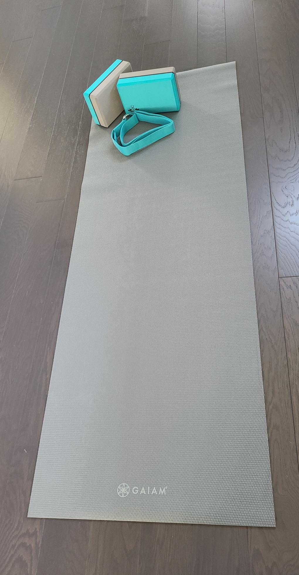 Heathyoga Yoga Blocks 2 Pack with Strap, High Density EVA Foam Yoga Block and Yoga Strap Set to Support and Improve Poses and Flexibility customer photo 2