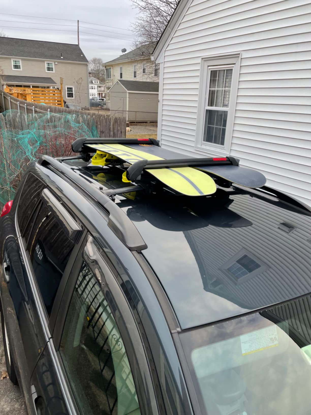 Yakima PowderHound 6 Ski & Snowboard Car Roof Rack for Crossbars | Fits up to 6 Ski Pairs or 4 Boards for Reliable, Secure Rooftop Transport customer photo 1