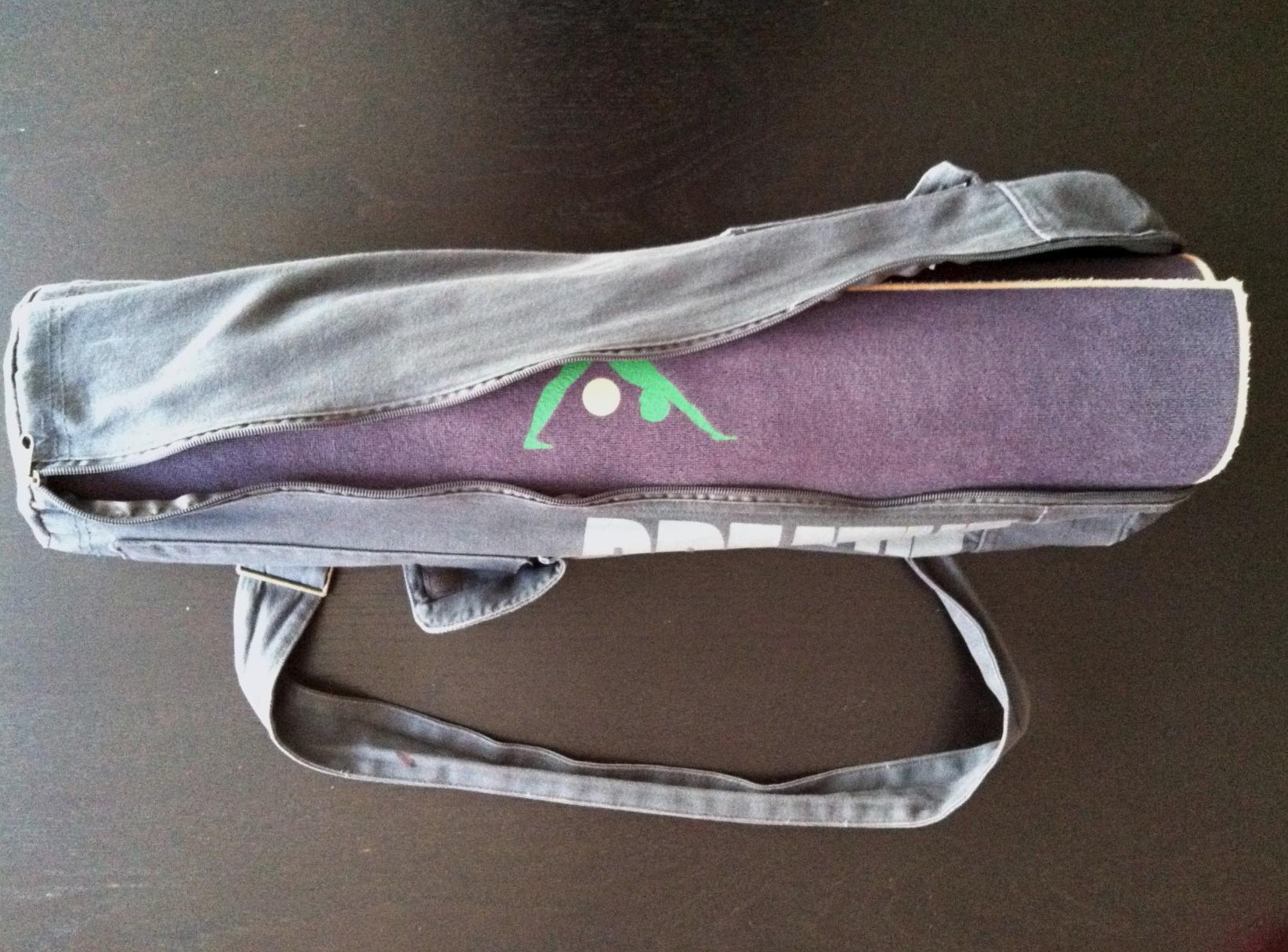 Gaiam Cargo Yoga Mat Bag, Full-Zip Carrier | Fits Most Mats | Front Zip Pocket | Phone Pocket & Earbuds Slit | Adjustable Strap | Women & Men customer photo 1