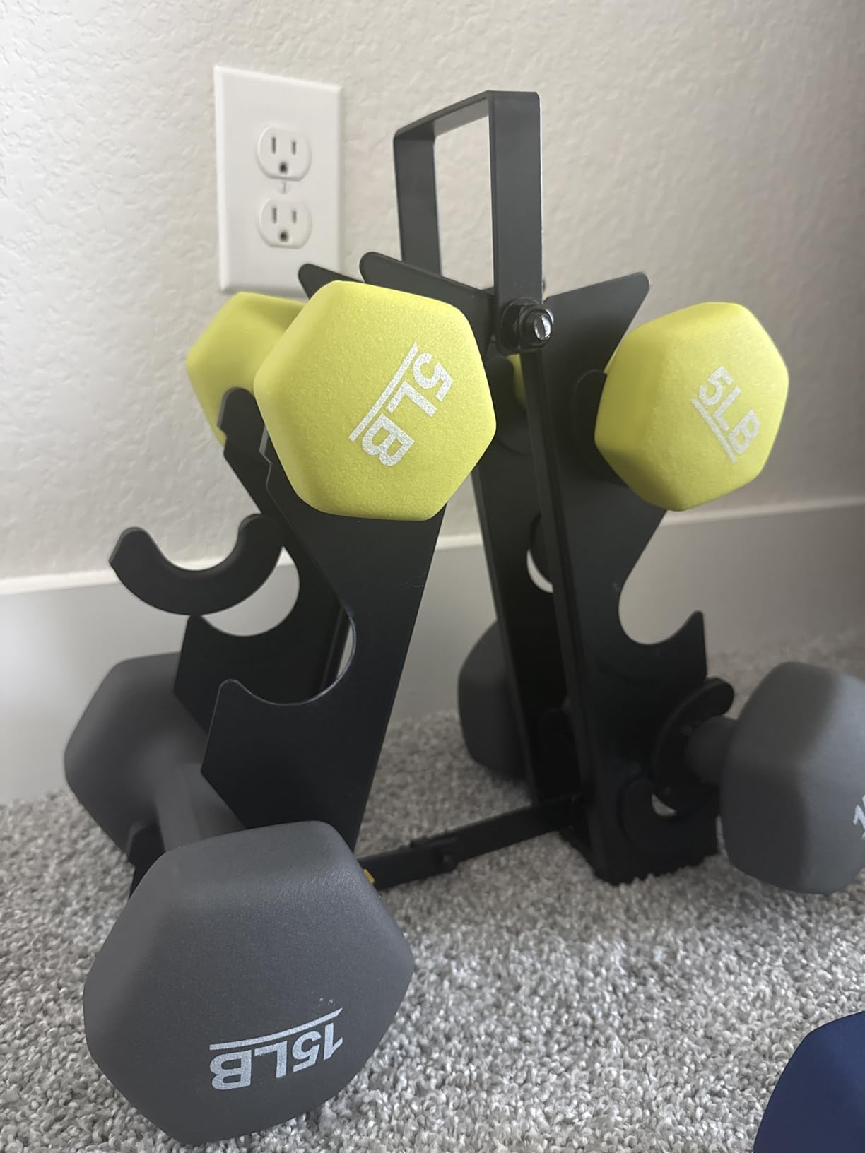 Amazon Basics Neoprene Dumbbell Hand Weights for Exercise and Muscle Toning customer photo 2
