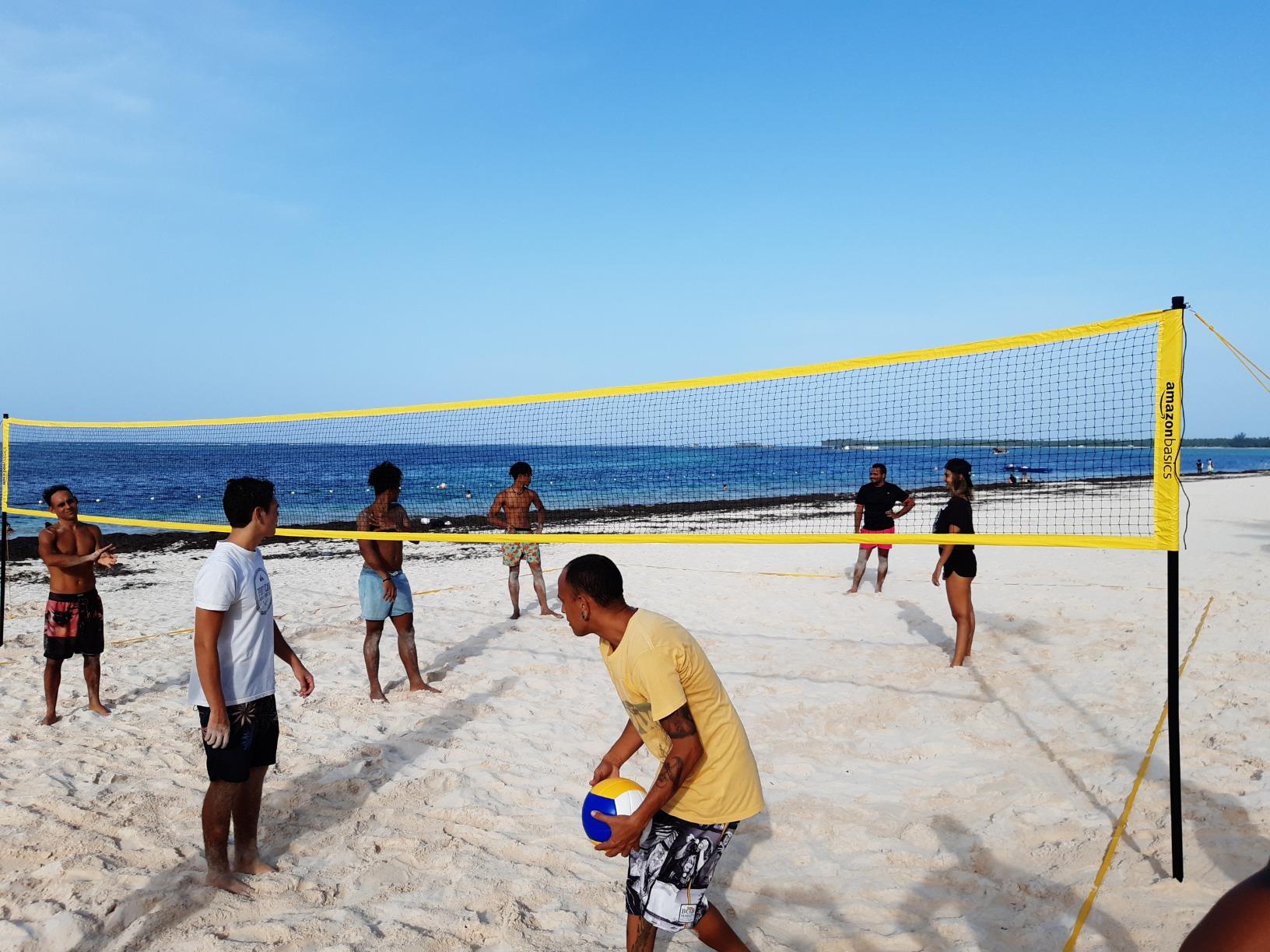 Amazon Basics Portable Outdoor Volleyball and Badminton Combo Set with Sturdy Poles and Storage Bag customer photo 1