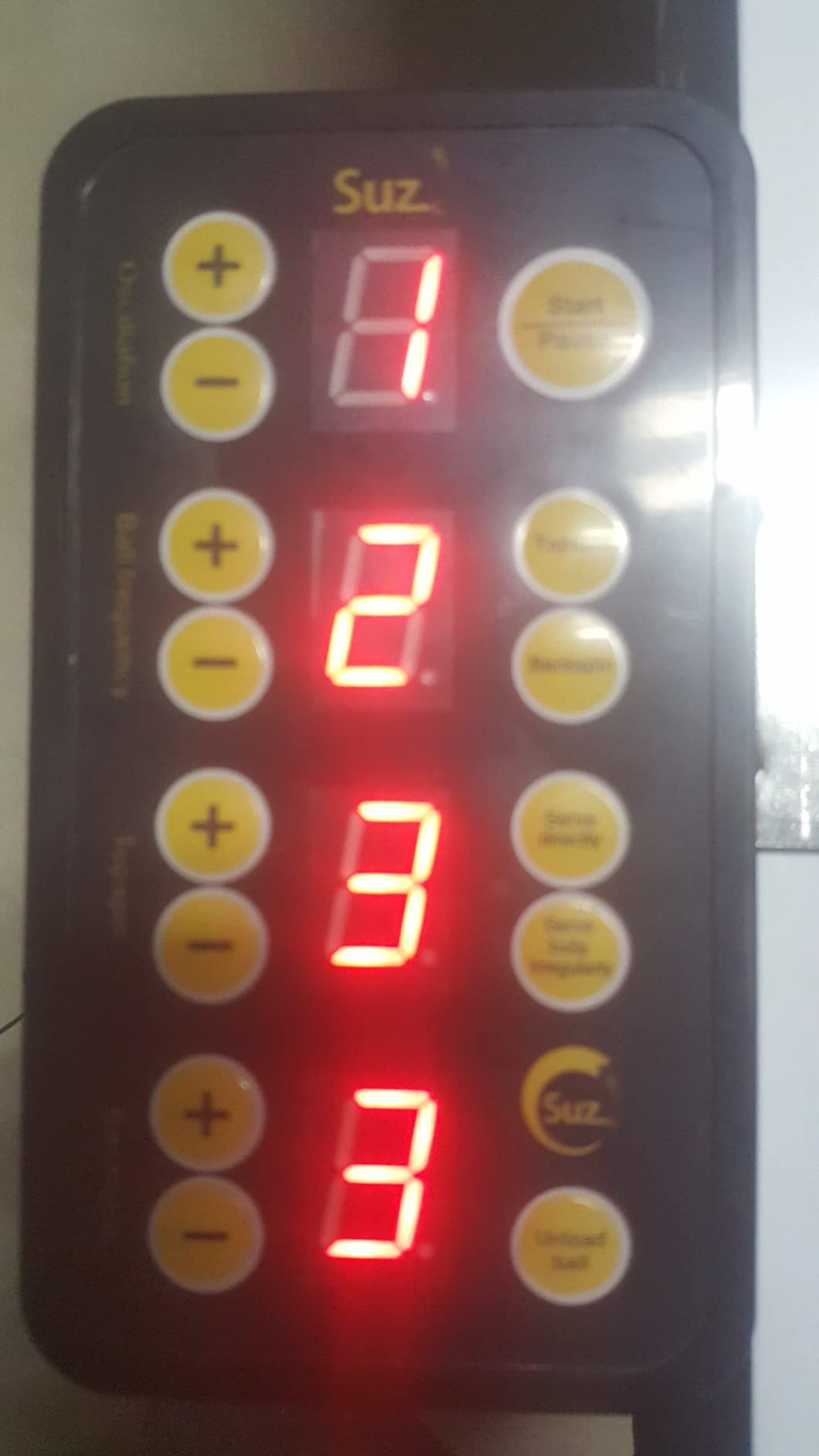Suz S201 Table Tennis Robot with Machine Recycling net and 200 Balls | easy to assemble, Lots of options for spin, speed and oscillation, with machine recycling net, don't need to pick up balls customer photo 1