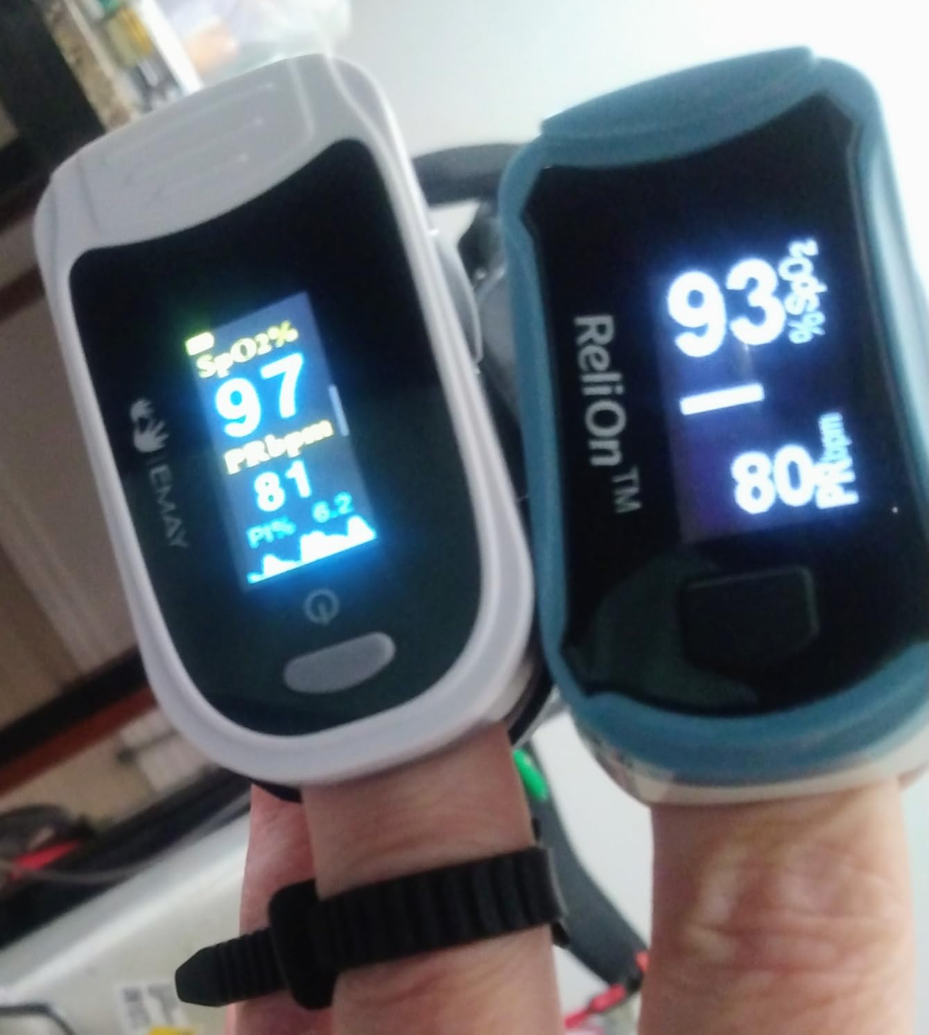EMAY Sleep Oxygen Monitor with Built-in Recording Capability | Track Continuous Blood Oxygen Levels & Pulse Rate Overnight | Provides Sleep Report & Raw Data customer photo 2