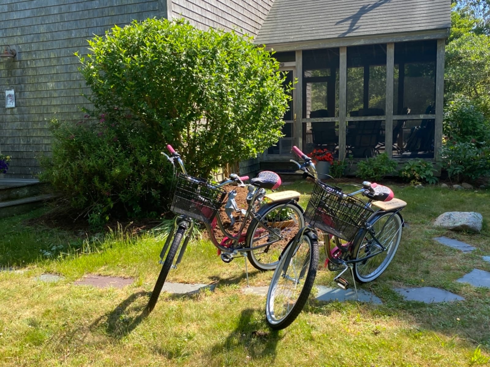 Kulana Lakona Shore, Tide or Wave Cruiser Bike, Single Speed Beach Cruiser Bicycle, Rear Coaster Brake customer photo 2