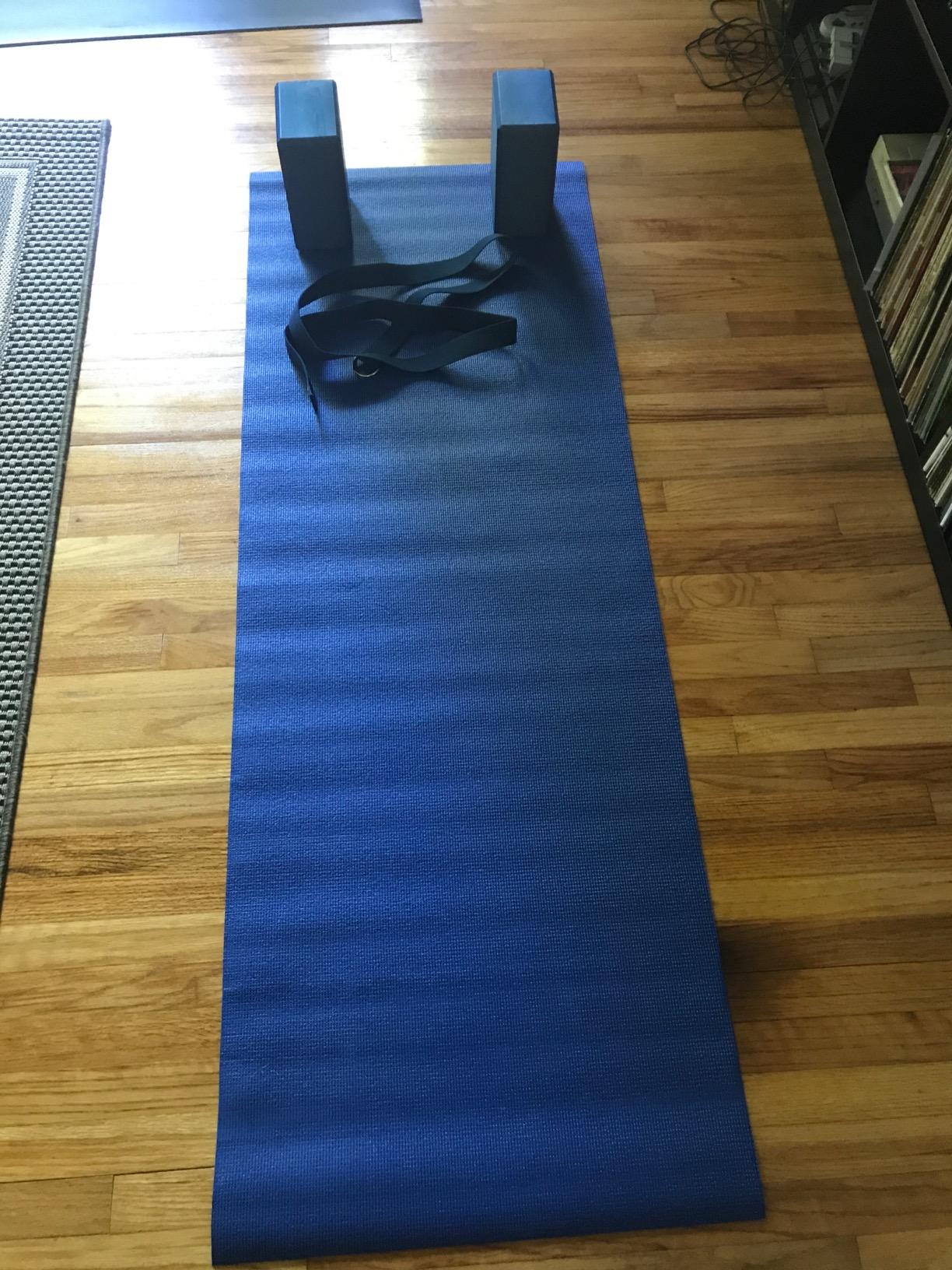 6 Pack Deluxe Studio Exercise Starter Kit | Yoga Accessories Included are 1 Yoga Mat and Carry Strap (74x24x6mm), 1 6ft D-Ring Yoga Strap, 2 4-Inch Yoga Blocks, 1 Knee Pad customer photo 2