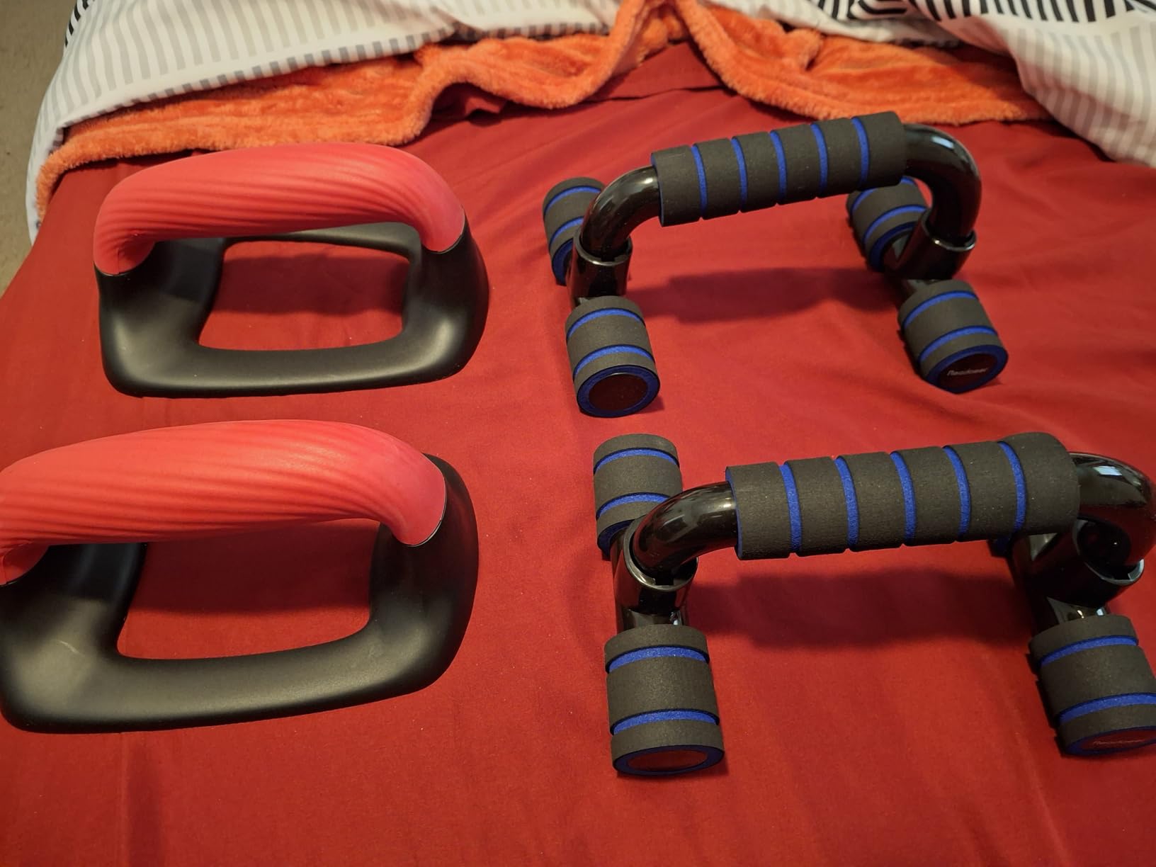 READAEER Push Up Bars Gym Exercise Equipment Fitness 1 Pair Pushup Handles with Cushioned Foam Grip and Non-Slip Sturdy Structure Push Up Bars for Men & Women customer photo 1