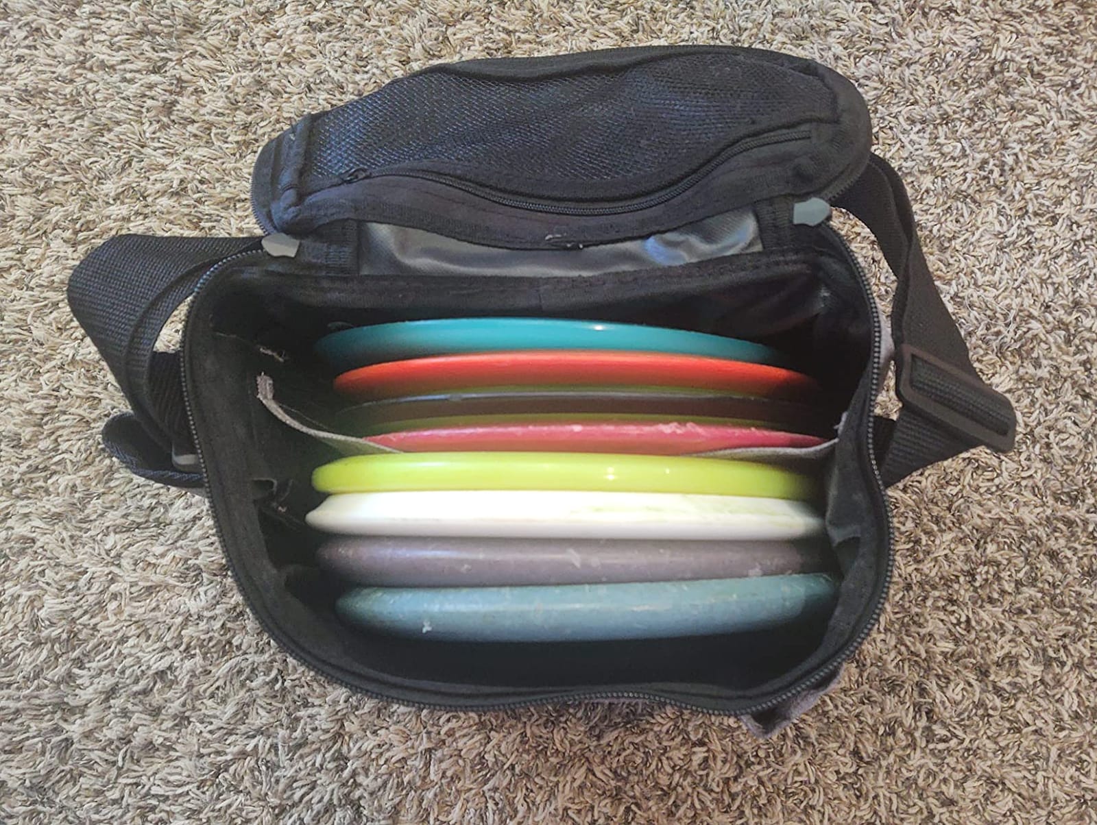 Dynamic Discs Cadet Disc Golf Shoulder Bag | Small Disc Golf Bag, 10-12+ Discs Capacity | Great for Beginners | Lightweight & Durable | Sling over Shoulder to Carry Easily customer photo 1