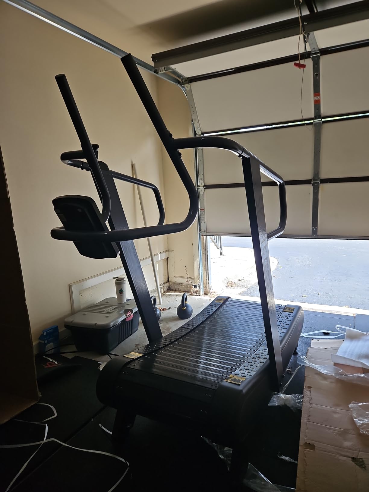 SB Fitness Equipment CT400 Self Generated Curved Commercial Exercise Workout Treadmill with 3 Resistance Levels and Front Digital Display customer photo 1