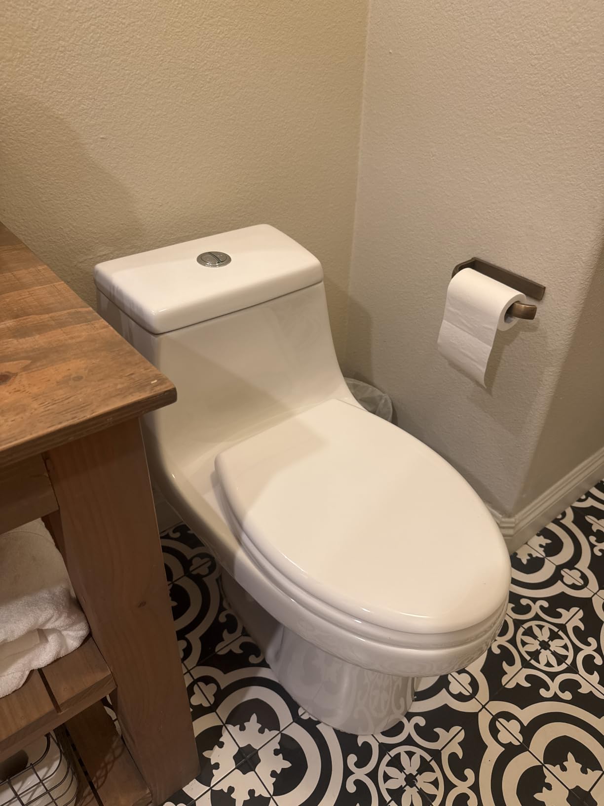 Bath Royale Slow Close Toilet Seat BR501-00 White Elongated, Stain-Resistant and Easy to Keep Clean, Heavy Duty Fits All Toilet Brands, Executive Series customer photo 1