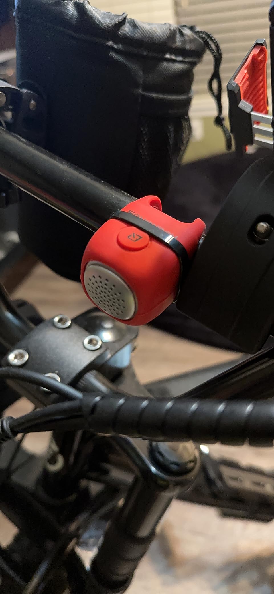 ROCKBROS Electric Bike Bell 90dB 3 Sound Modes Waterproof | Loud Alert, 3 Switchable Ringtones, Tool-Free Elastic Strap Install, Soft Silicone No-Scratch, 51g Ultra-Light customer photo 2