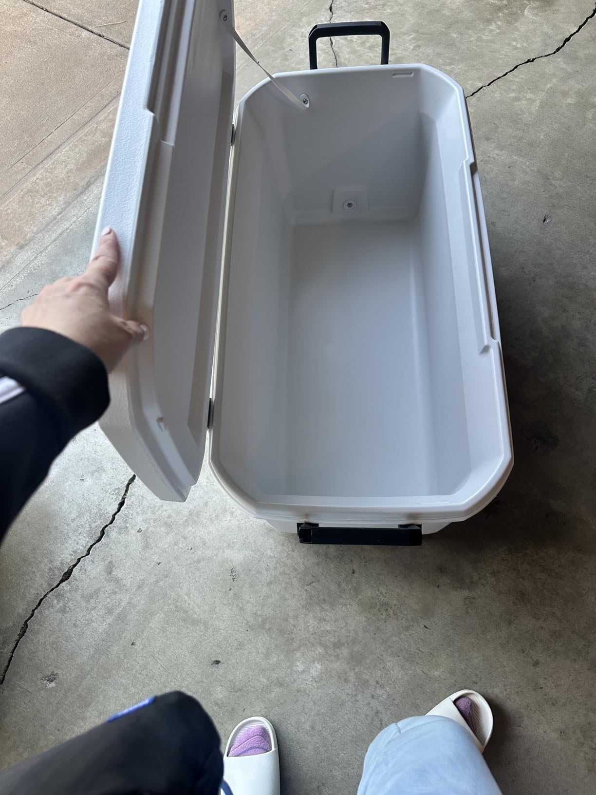 Coleman Marine Cooler with Fully Insulated UV Guard Lid & Body, Keeps Ice for 3+ Days, Great for Boating & Fishing, 52qt/100qt Wheeled/120qt Options customer photo 2