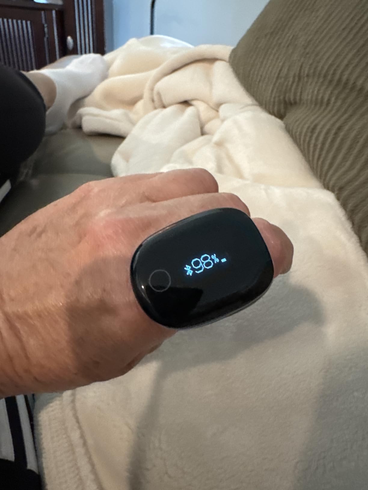 Wellue O2Ring Oxygen Monitor with Vibration Reminder - Bluetooth O2 Pulse Oximeter Rechargeable, Continuous Recording of SpO2 & PR, Blood Oxygen Saturation Tracker with Free APP & PC Reports customer photo 1