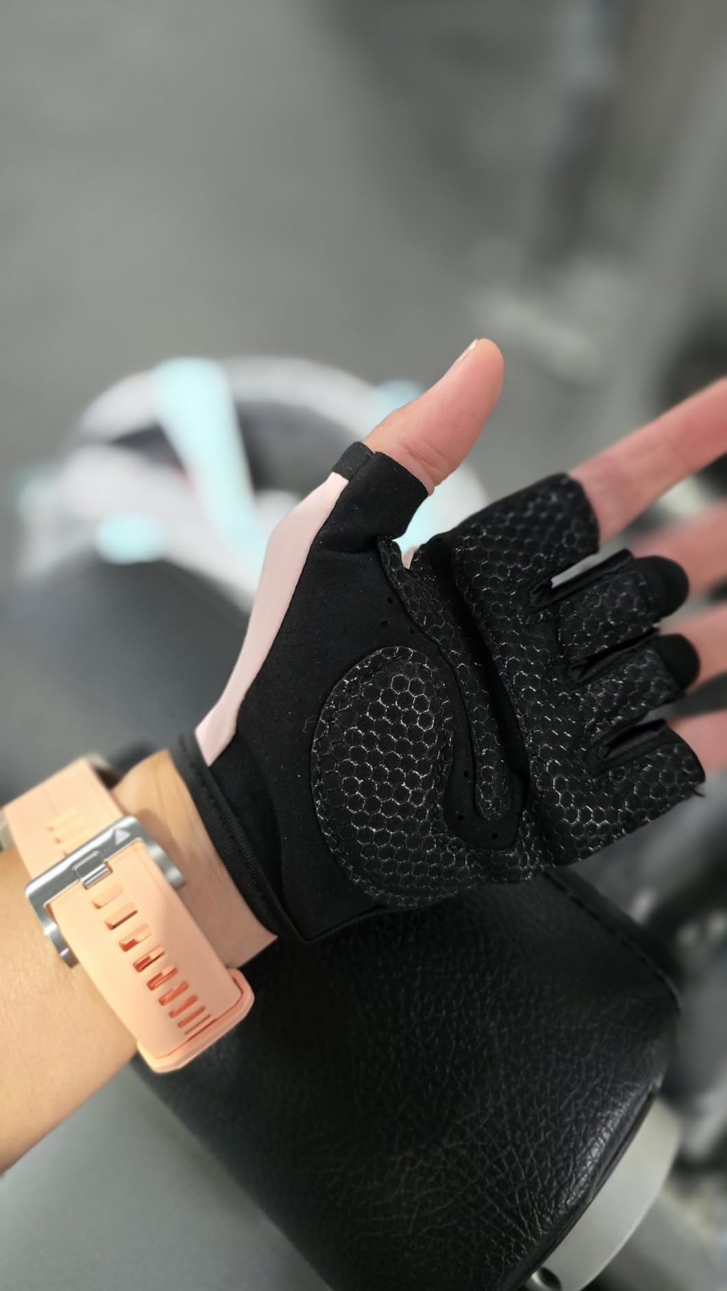 COFIT Breathable Workout Gloves, Antislip Weight Lifting Gym Gloves for Men Women, Superior Grip & Palm Protection for Weightlifting, Fitness, Exercise, Training customer photo 1