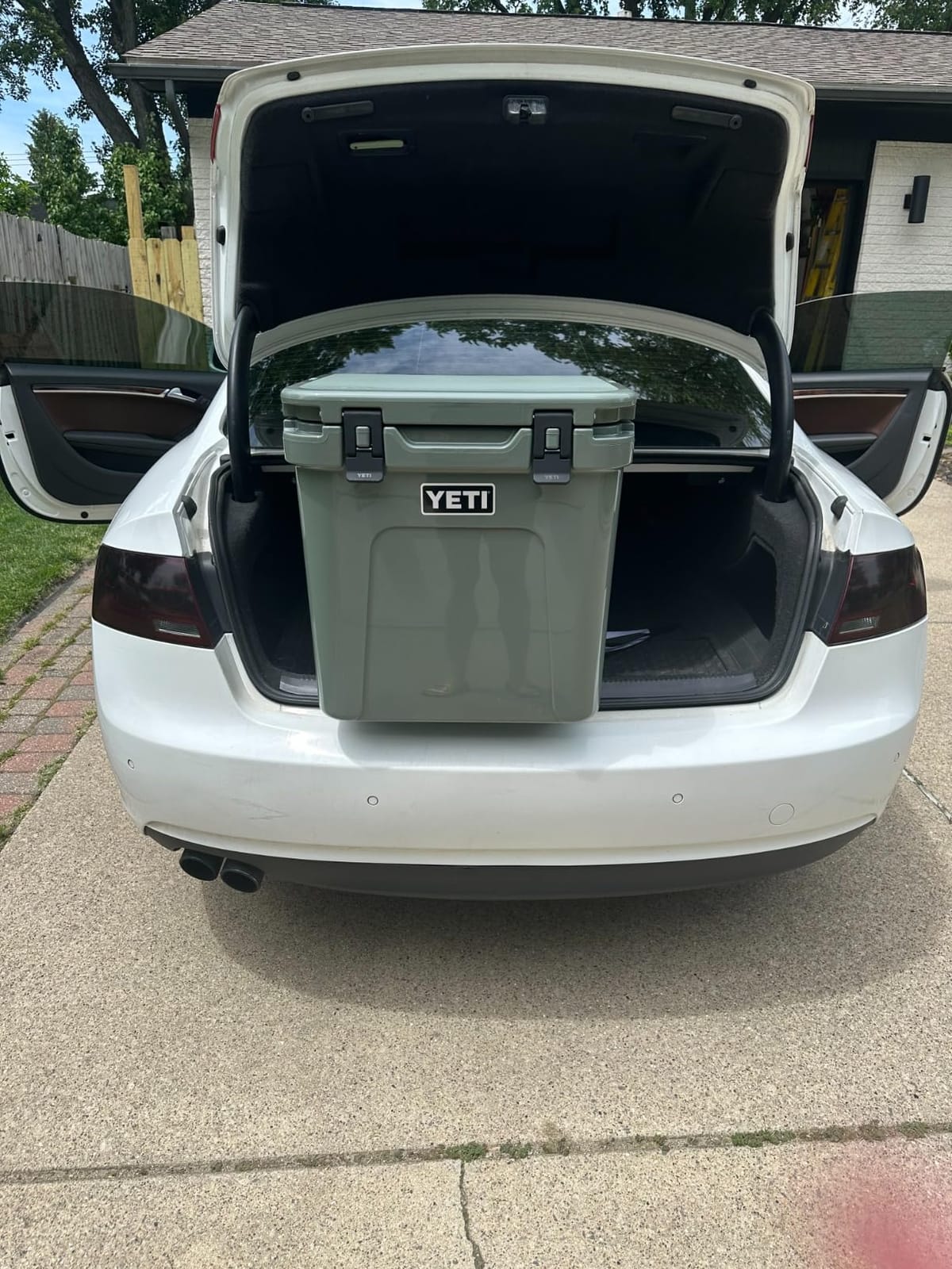 YETI Roadie 48 Wheeled Cooler with Retractable Periscope Handle customer photo 2
