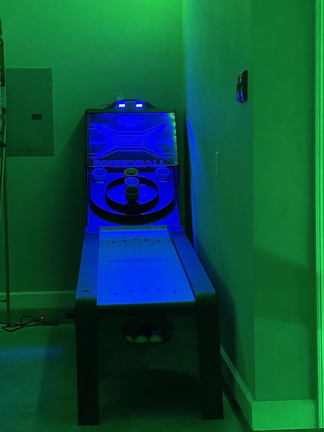 American Legend 9' Arcade Speedball Game with Electronic Scoring, Automatic Ball Return, LED Lighting & 4 Game Balls, Walnut Finish customer photo 2