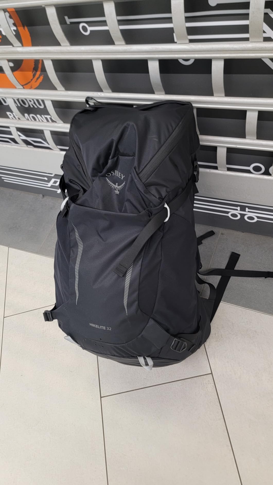 Osprey Hikelite 32L Lightweight Hiking Backpack - Black, M/L customer photo 1
