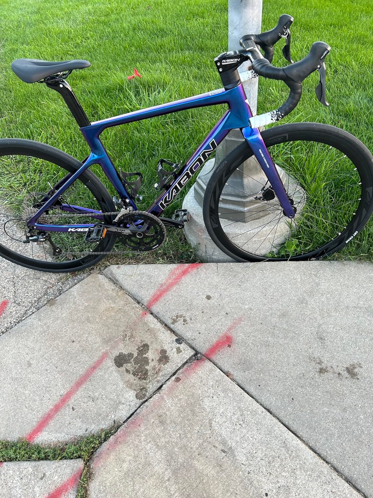 KABON Carbon Road Bike, T800 Carbon Fiber Frame 700C Road Bike with 18 Speeds Drivetrain, Integrated Carbon Handlebar, Disc Brakes Racing Bicycle for Men and Women customer photo 2