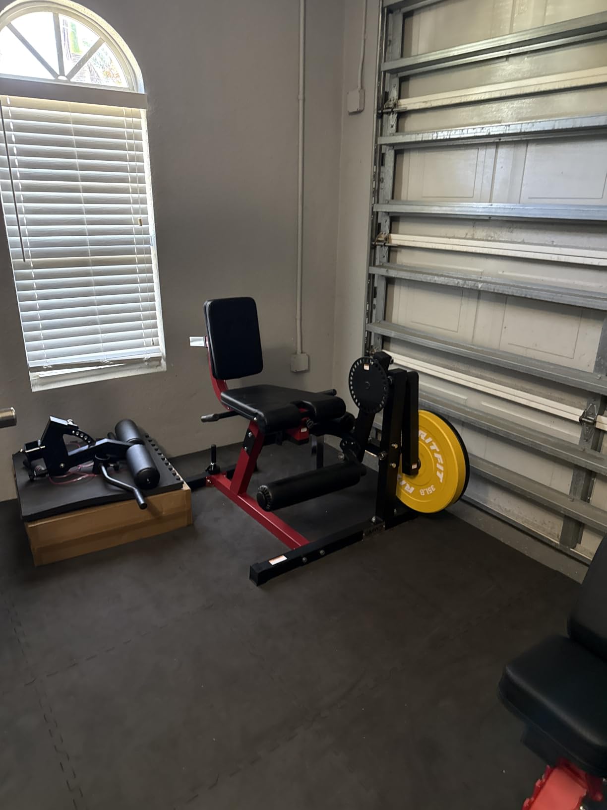 GMWD Leg Extension and Curl Machine, Lower Body Special Leg Machine, Adjustable Leg Exercise Bench with Plate Loaded, Leg Rotary Extension for Thigh, Home Gym Weight Machine customer photo 1