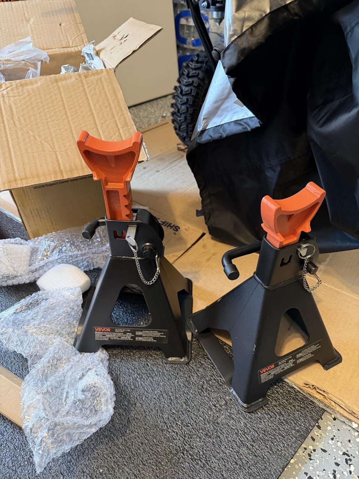 VEVOR Jack Stands, 3 Ton (6,000 lbs) Capacity Car Jack Stands Double Locking, 10.8-16.3 inch Adjustable Height, for Lifting SUV, Pickup Truck, Car and UTV/ATV, Red, 1 Pair customer photo 1