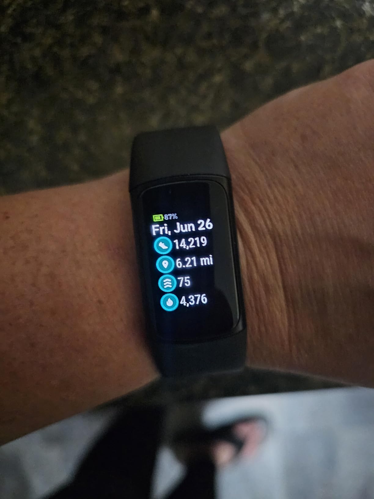 Google Fitbit Charge 6 - Fitness Tracker - Obsidian/Black customer photo 1