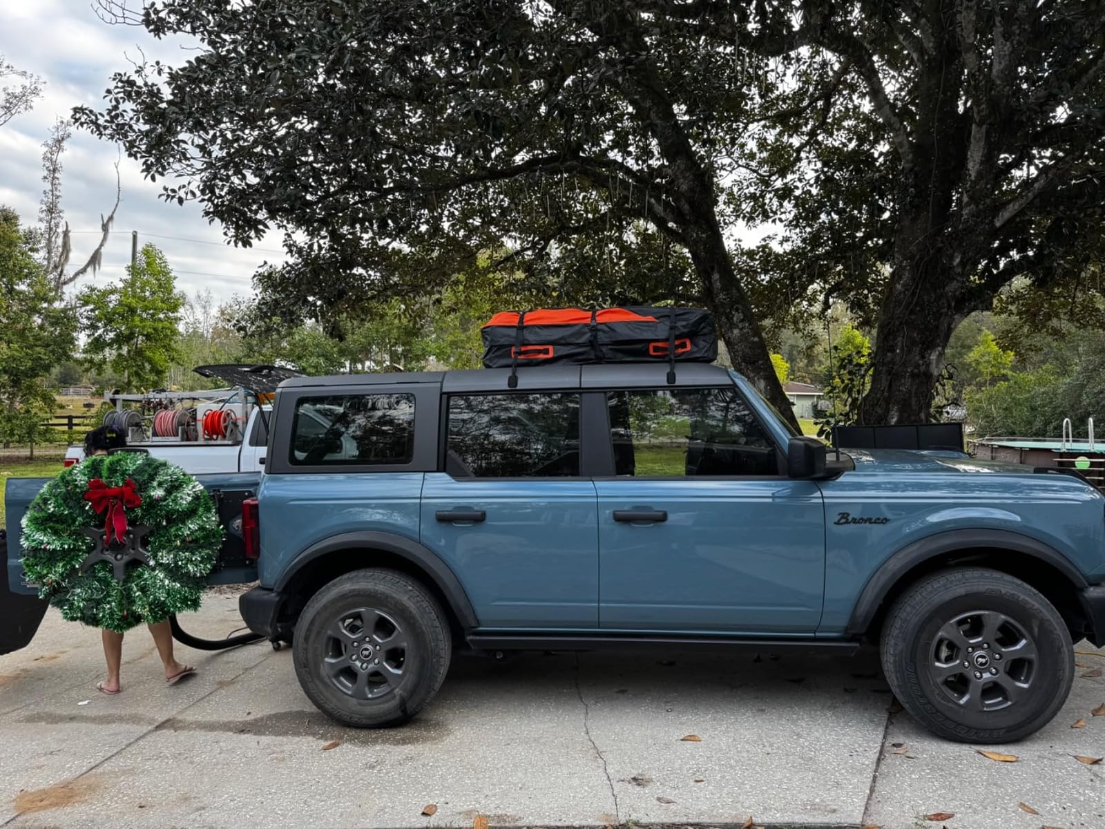 Car Rooftop Cargo Carrier Bag 20 Cubic Feet, 100% Waterproof Roof Bag Top Luggage Carrier for Any Vehicles with/without Rack Cross Bar, Includes Anti-Slip Mat +4 Door Hooks +Storage Bag +Lock customer photo 1