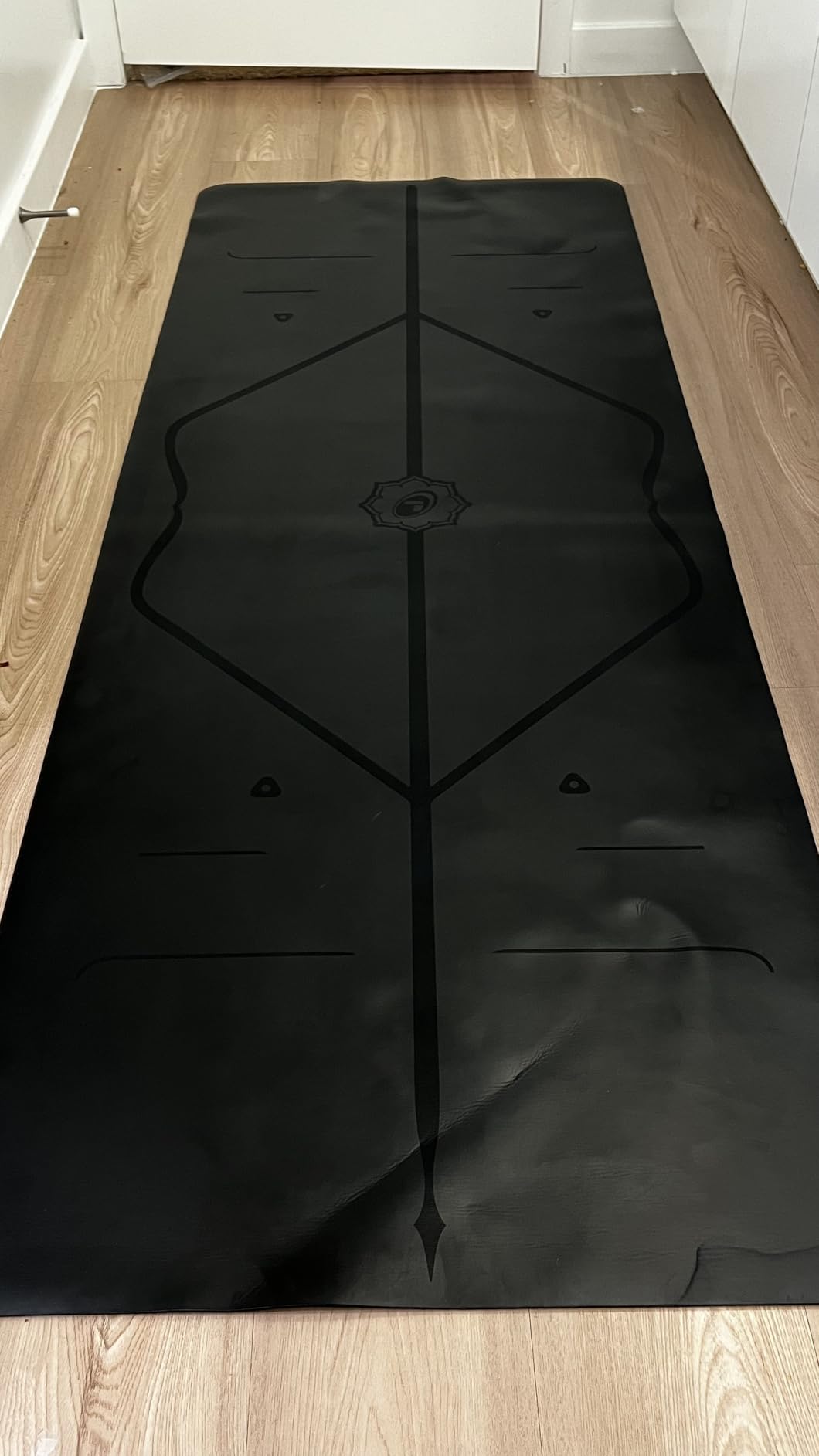 Liforme Classic Yoga Mat - Patented Alignment Design, Ultimate Grip | Eco-friendly, Non-Toxic, Sweat-Resistant, long, wide, 4.2mm thick mat for comfort, recommended for Hot Yoga, Free Yoga Bag customer photo 2