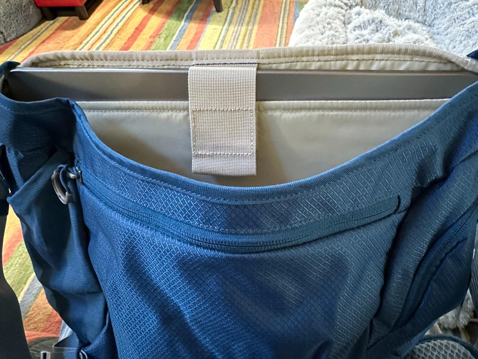 Osprey Daylite 12L Messenger Bag - Durable Crossbody Shoulder Bag with Laptop Sleeve and Bottle Pocket customer photo 1