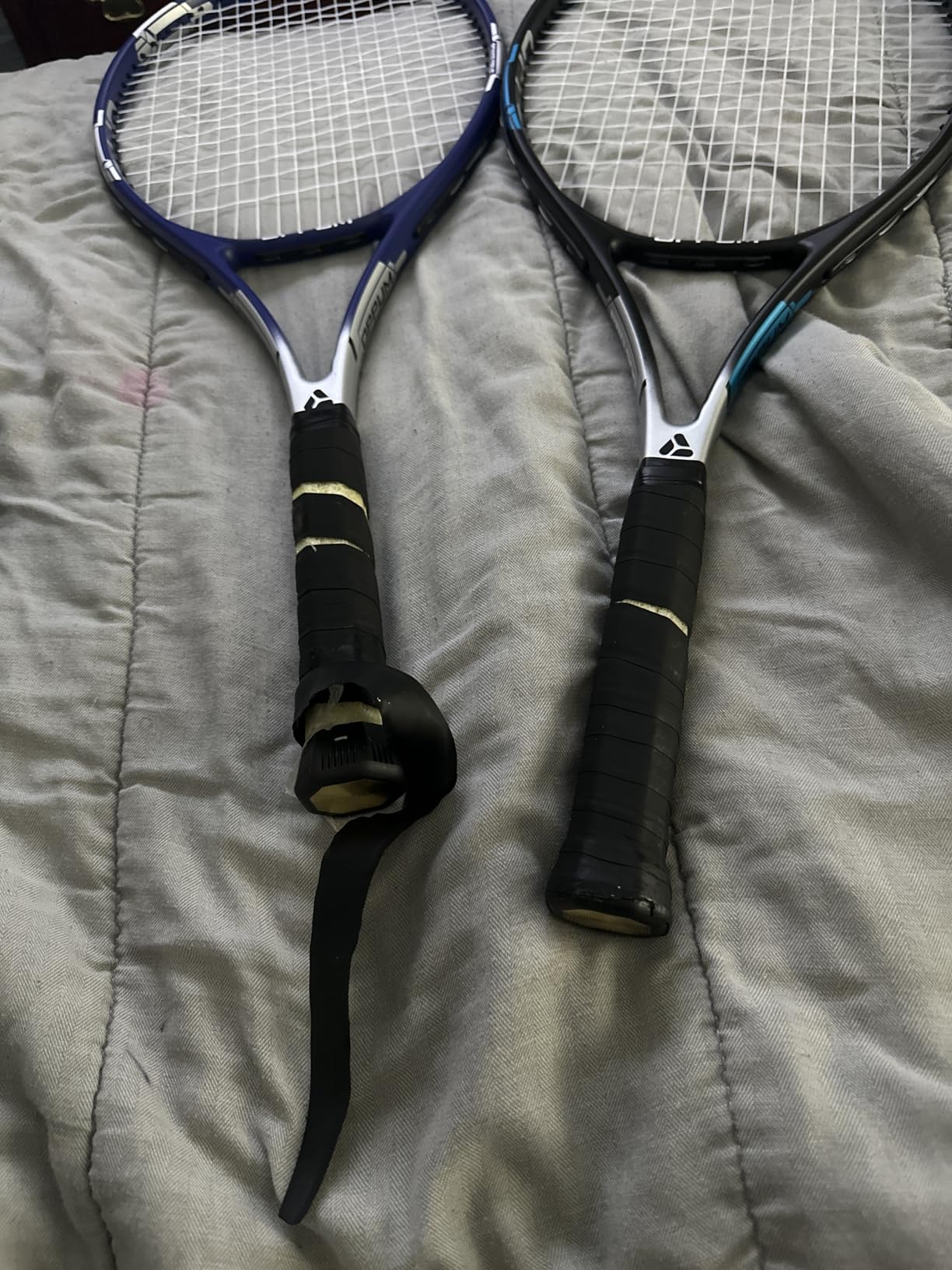 Adult Tennis Racket Set of 2, 27 Inch Pre-Strung for Beginners | 100 sq in head, 300g +/-5g frame, 335 mm balance and 4 3/8 in grip for adult beginners. customer photo 2