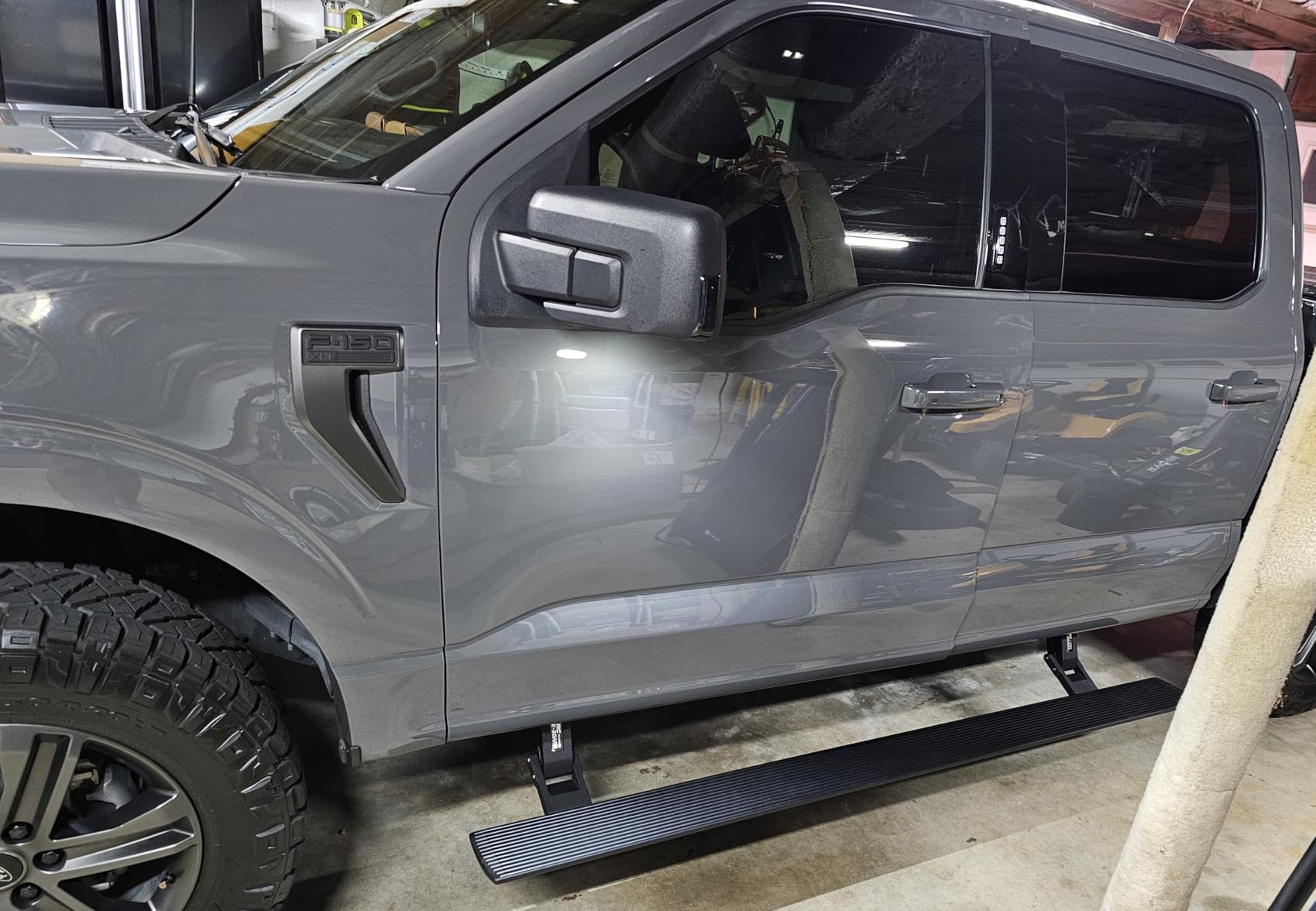 Rough Country Power Running Boards with LED Step Lights for Ford F-150 Lightning/F-250/F-350/Raptor (2015-2026) Crew Cab - Retractable Electric Side Steps, Non-Slip Aluminum Design customer photo 1