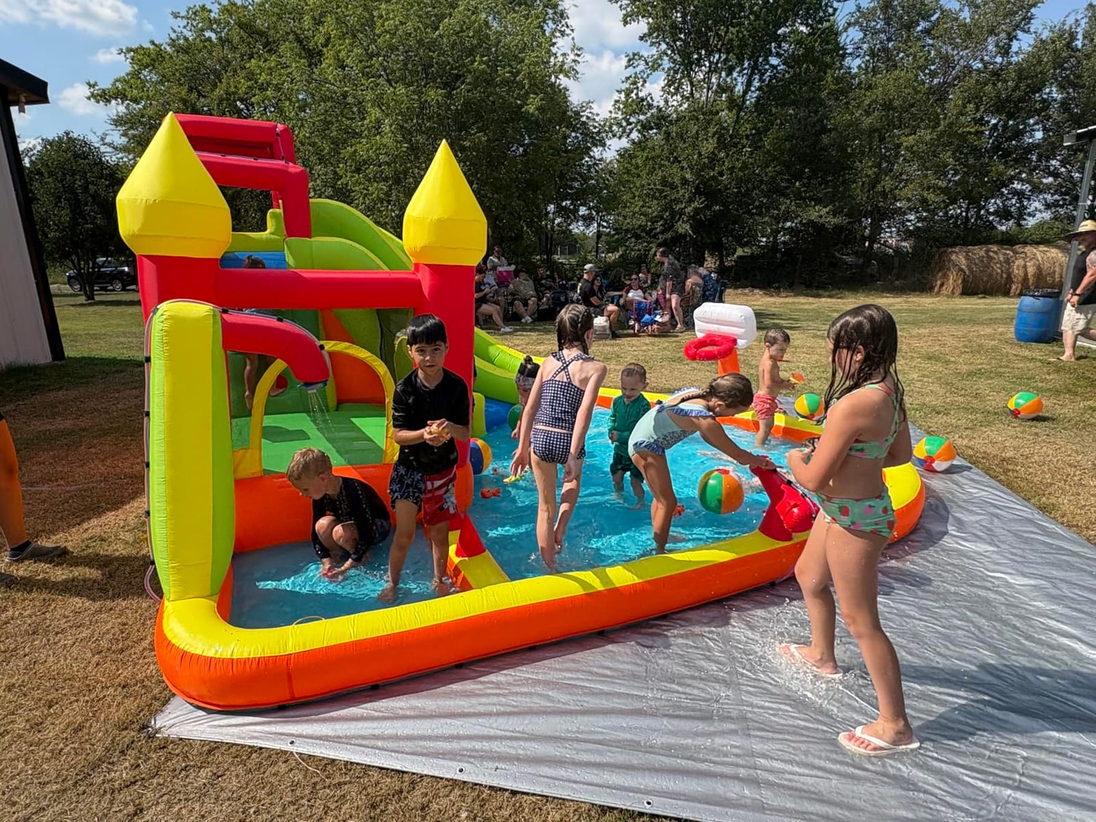 MIRUNAIR Inflatable Bounce House with Slides, Inflatable Water Slide for Kids Backyard, Bounce Water Park with Air Blower, Splash Pool, Water Cannon, Climbing Wall, Outdoor Backyard Water Park customer photo 1