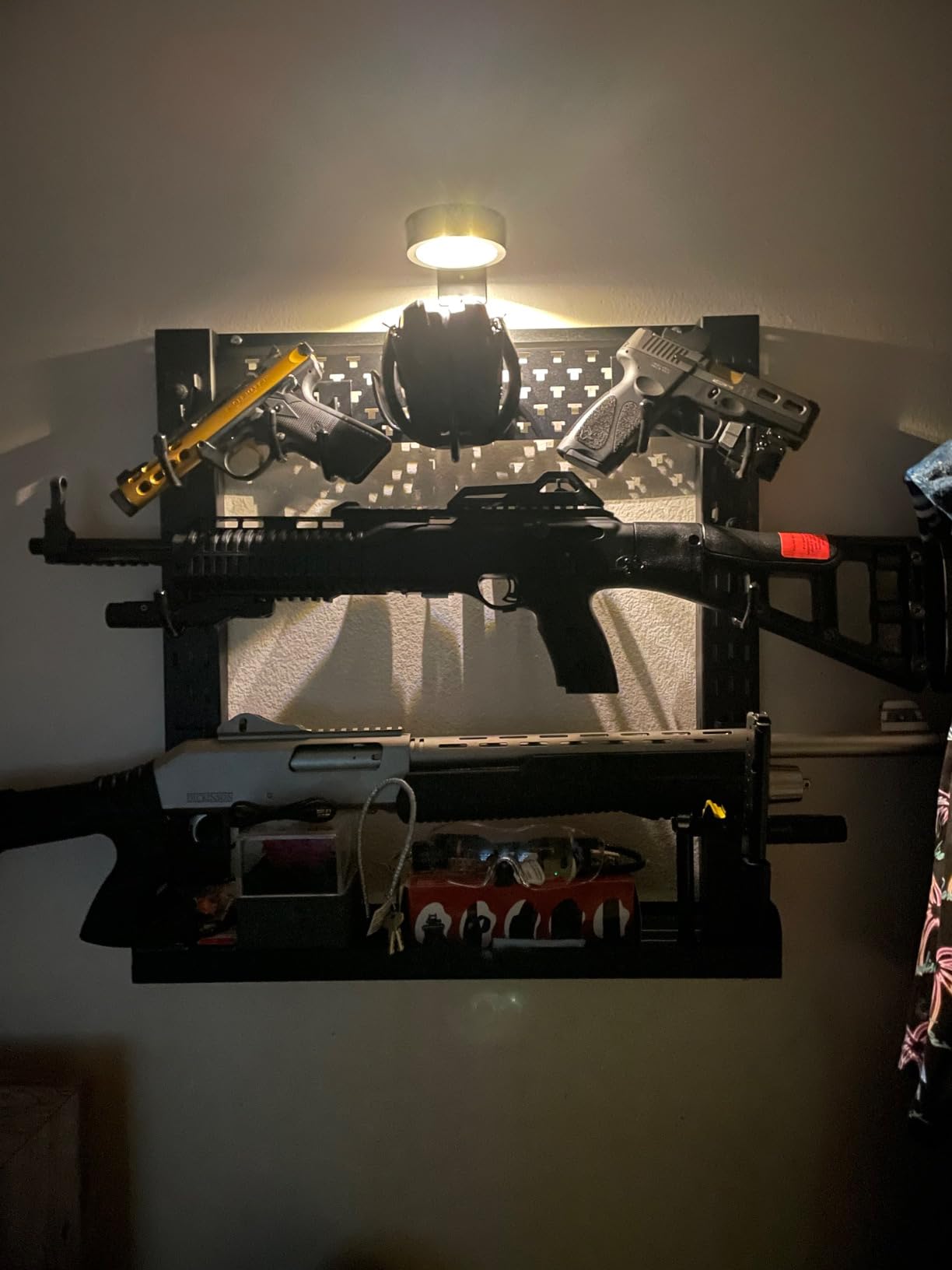 ONETIGRIS Gun Rack Wall Mount, Indoor Gun Rack for Wall with Shelf Horizontal and 1 Removable Gun Accessories Tray customer photo 1