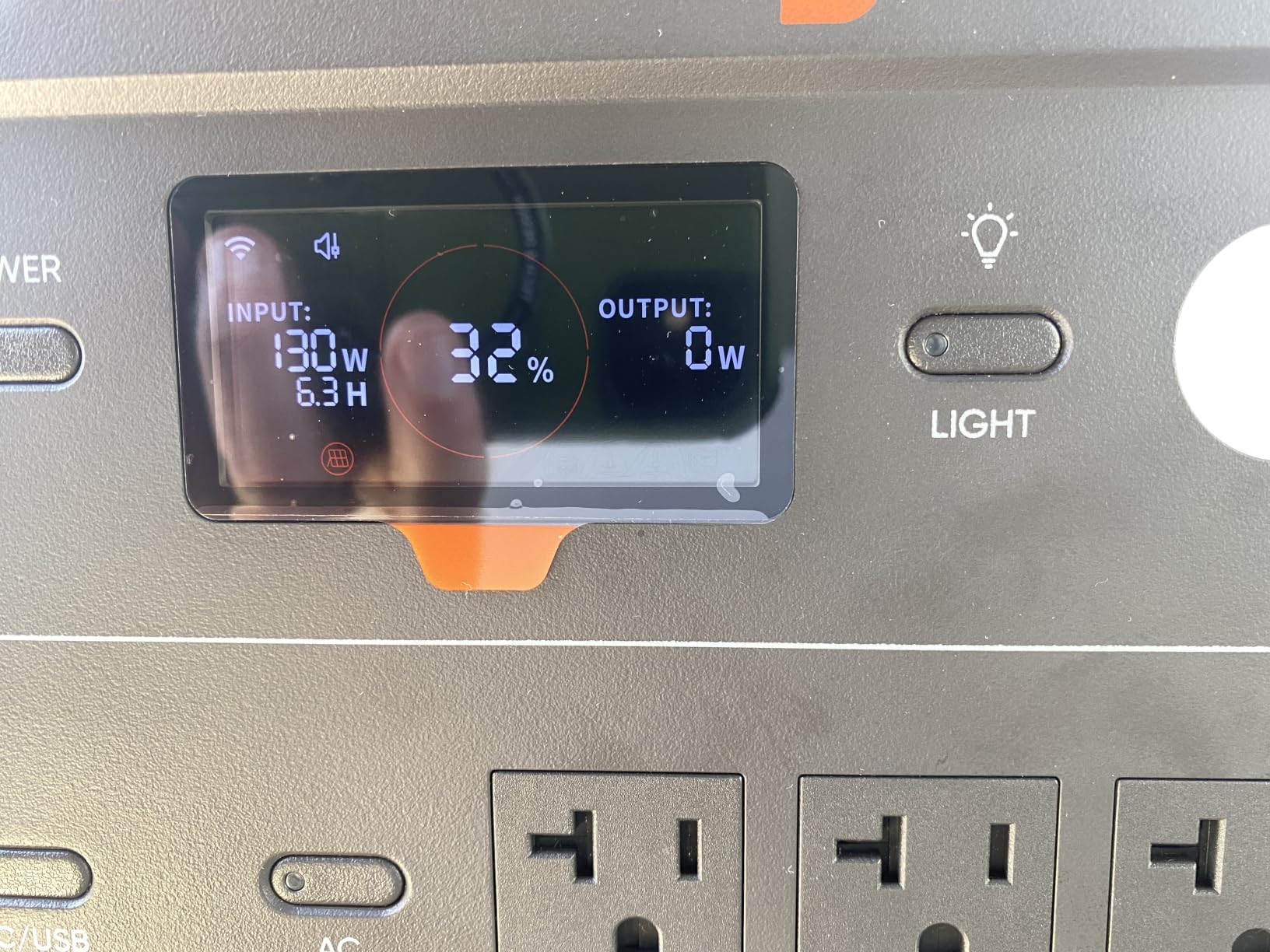 Jackery Solar Generator 1000 v2 and 200W Solar Panel,1070Wh,1500W AC customer photo 1