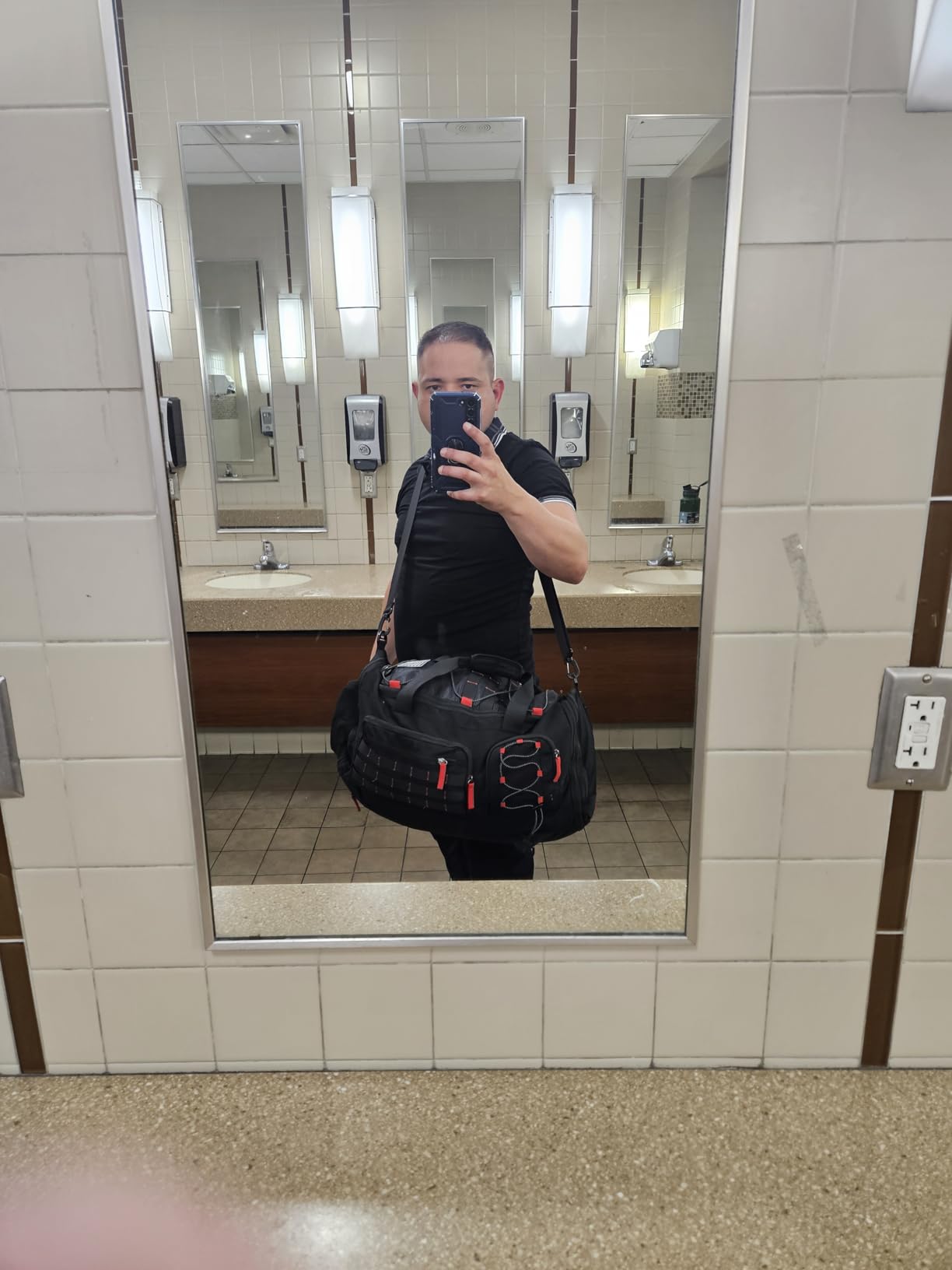BOSSTIN Gym Bag for Men & Women, 45L-50L Expandable Sports Duffle Bag customer photo 1