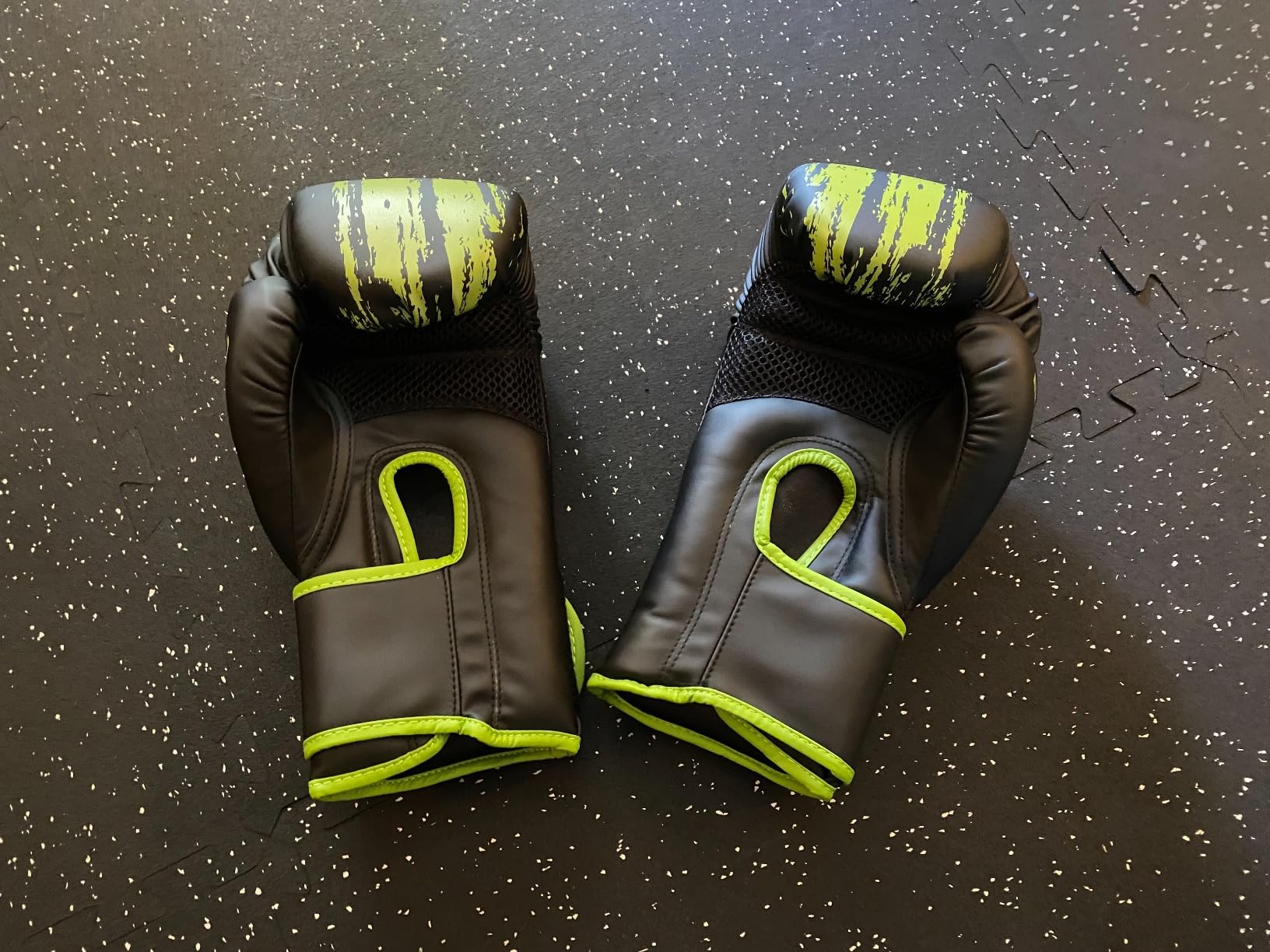 Boxing Gloves for Men and Women, Pro Training Sparring, Suitable for Boxing Kickboxing MMA Fighting, Adult Heavy Punching Bag Gloves, Workout Gloves for Boxing, Muay Thai customer photo 1
