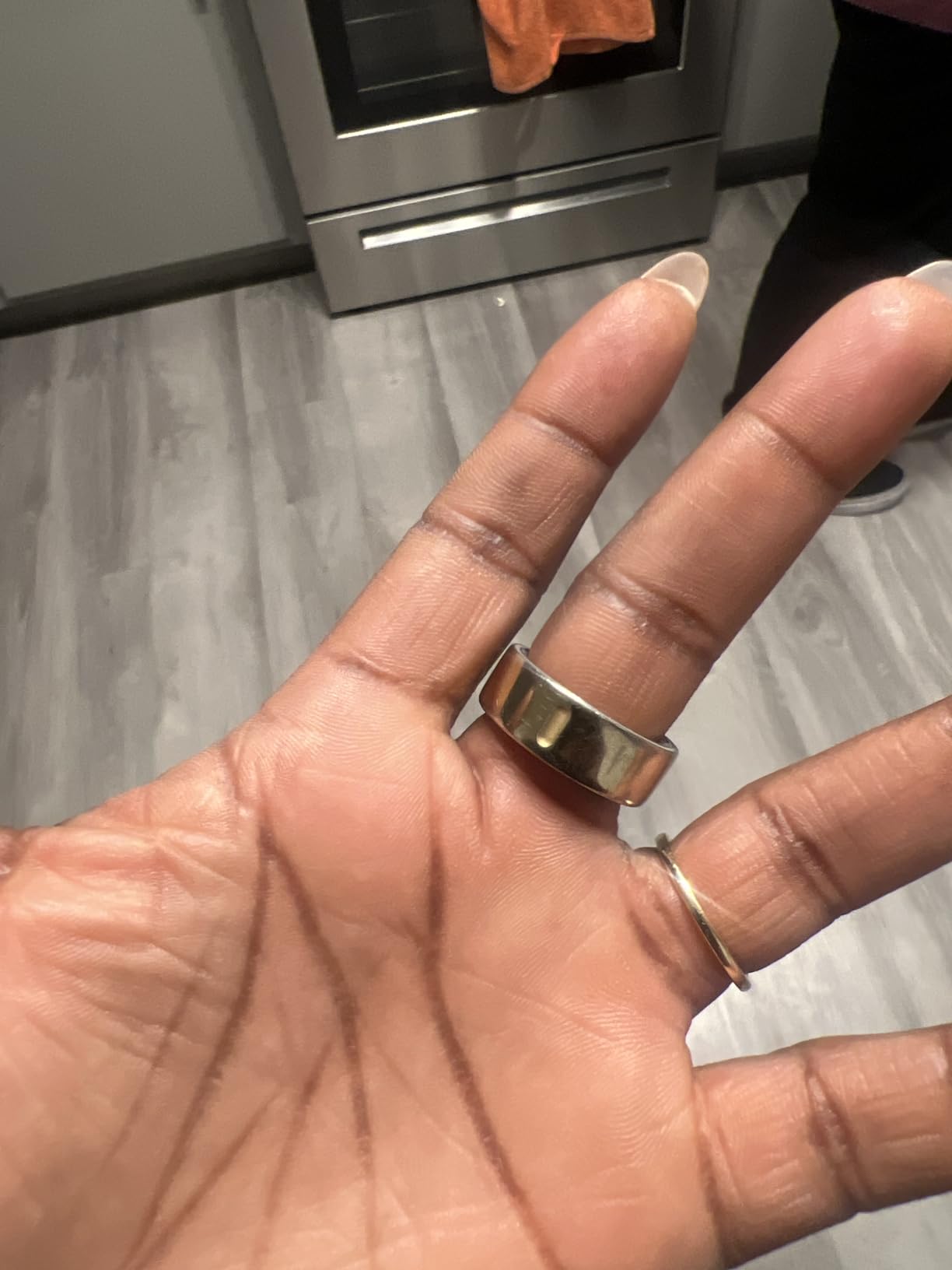 Oura Ring 4 Smart Ring - Silver - Size 9 | Sleep, Activity, Women's Health, AI Advisor, Up to 8 Days of Battery Life, Size Before You Buy, Android & iOS Compatible customer photo 2