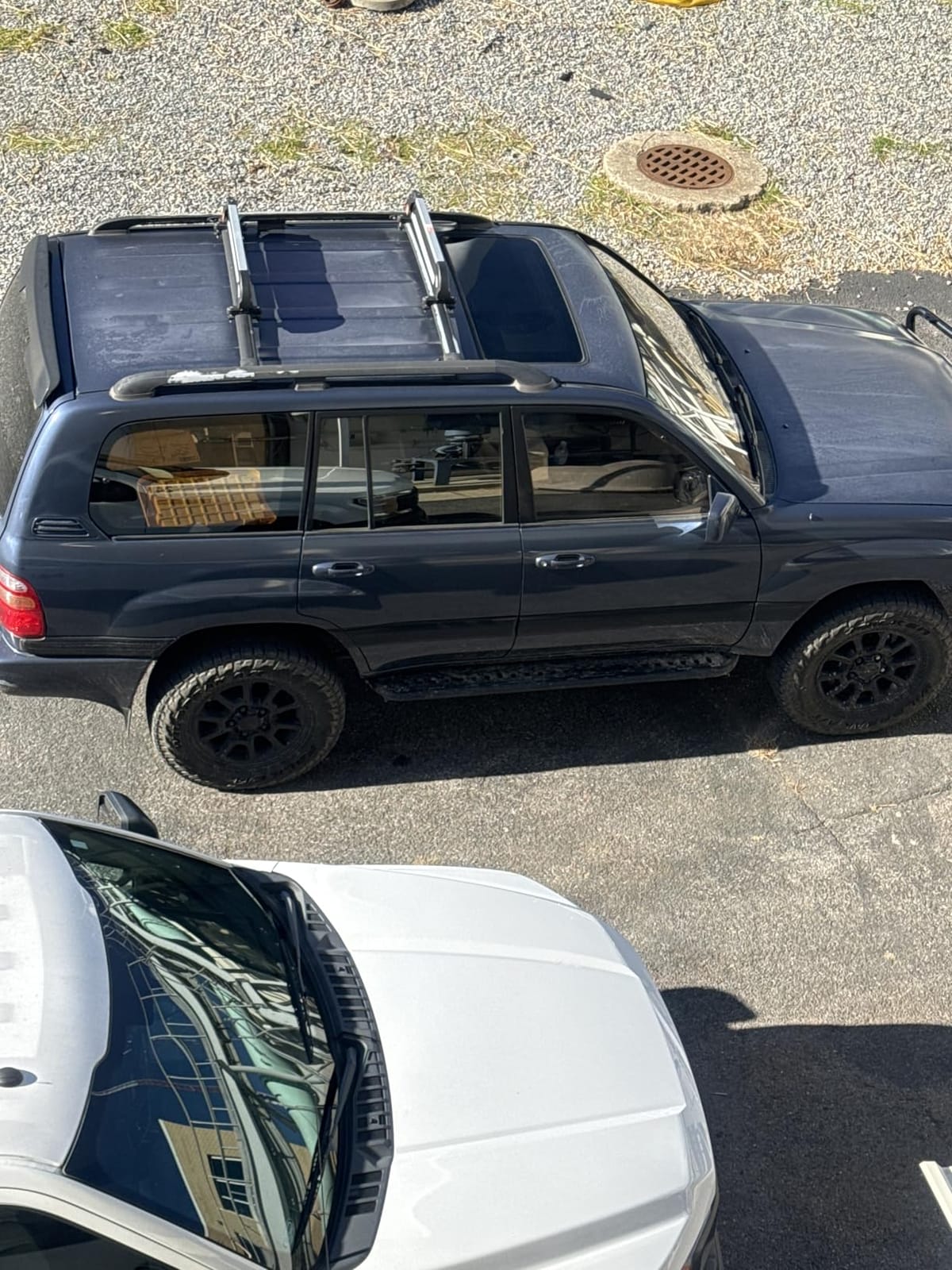 VEVOR Universal Car Roof Rack - Fit Most Crossbars, Carry up to 6 Pairs of Skis or 4 Snowboards, Aluminum Snowboard Ski Rack with Lock & Rubber Padding customer photo 2