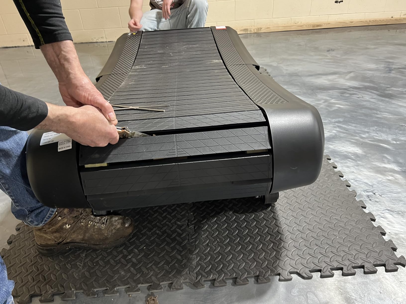 RUNOW Curved Treadmill with 4 Resistance Levels Non-Electric Treadmill | with LCD Display, Self Generated Air Runner for Home & Commercial Use 450LBS Capacity customer photo 2
