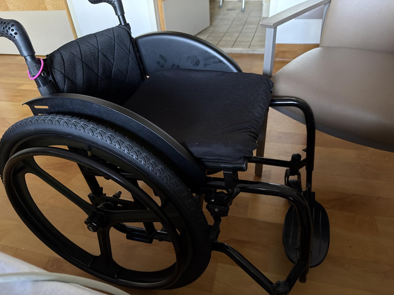 Lightweight Adult Wheelchair Folding Sports Aluminium Comfortable Cushion backrest, Adjustable Footrest and Seat Height for Youth, Adults, Elderly (Seat Width 42cm) customer photo 1
