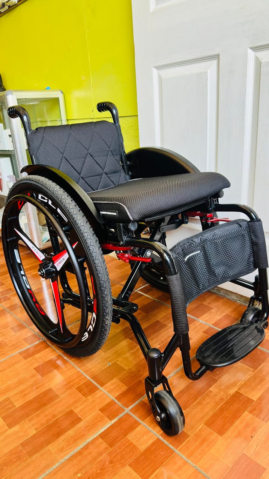 Lightweight Adult Wheelchair Folding Sports Aluminium Comfortable Cushion backrest, Adjustable Footrest and Seat Height for Youth, Adults, Elderly (Seat Width 42cm) customer photo 2