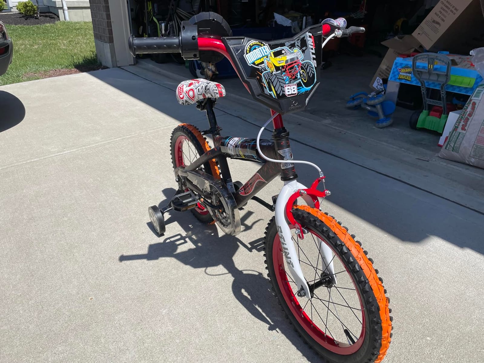 Dynacraft Hot Wheels BMX Bike for Boys, 12-18 Inch Kids Bike, Ages 3-9, Rev Grip Handlebar Feature, Red & Black customer photo 1
