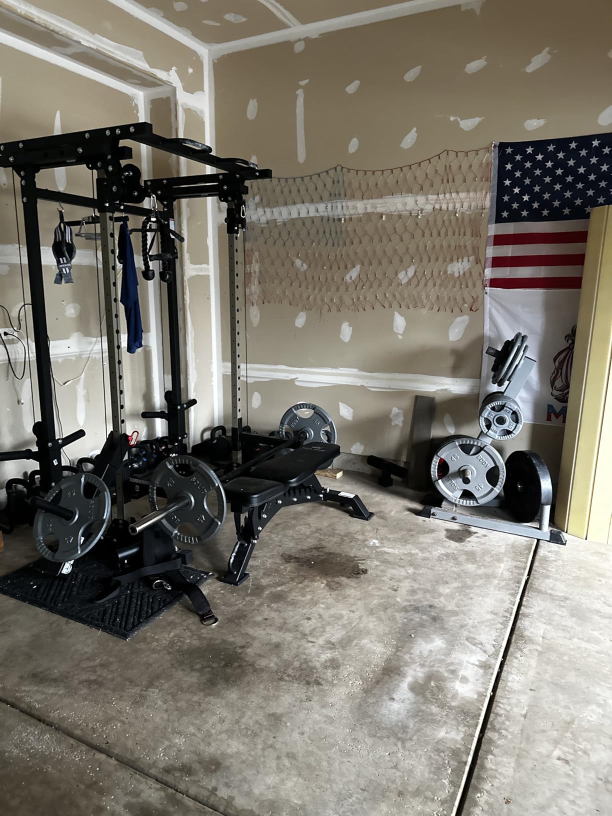 Drone3 Power Rack, 2500lbs Multi-Function Home Gym Squat Rack with Dual Pulley System, Pull-Up Bar & J-Hooks, Heavy-Duty Steel Frame for Maximum Stability & Strength Training customer photo 1