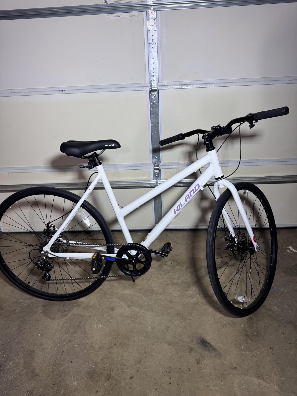 HILAND 700C Hybrid Bike, 7-Speed Urban Commuter Bicycle for Men & Women, Lightweight Aluminum Frame, Dual Disc Brakes, Low-Step Step-Through City Road Bike for Commuting & Fitness customer photo 2