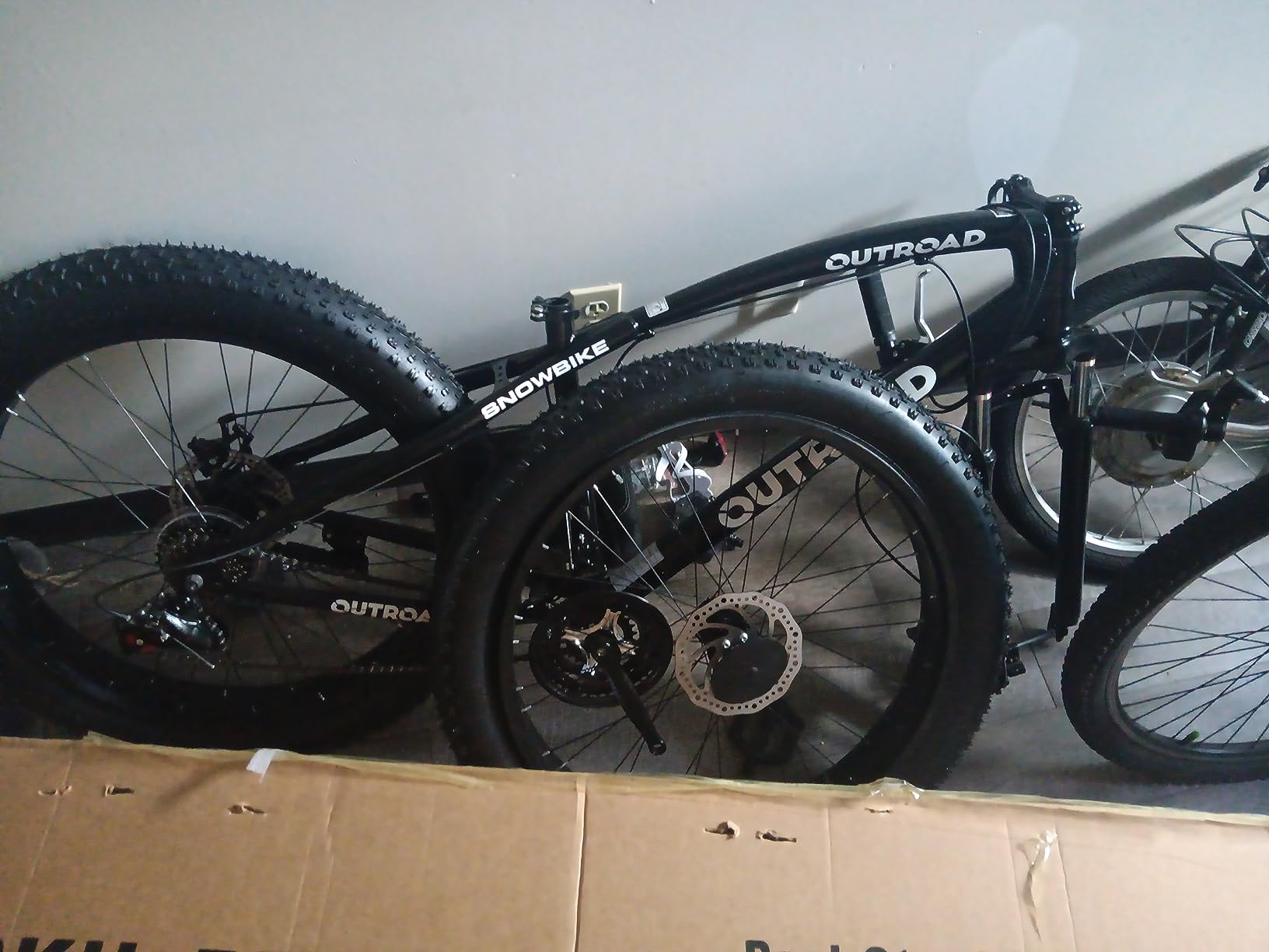 Outroad Fat Tire Mountain Bike with 26 inch Wheels, 21 Speed with High Carbon Steel Frame, Double Disc Brake and Front Suspension Anti-Slip Bikes customer photo 2