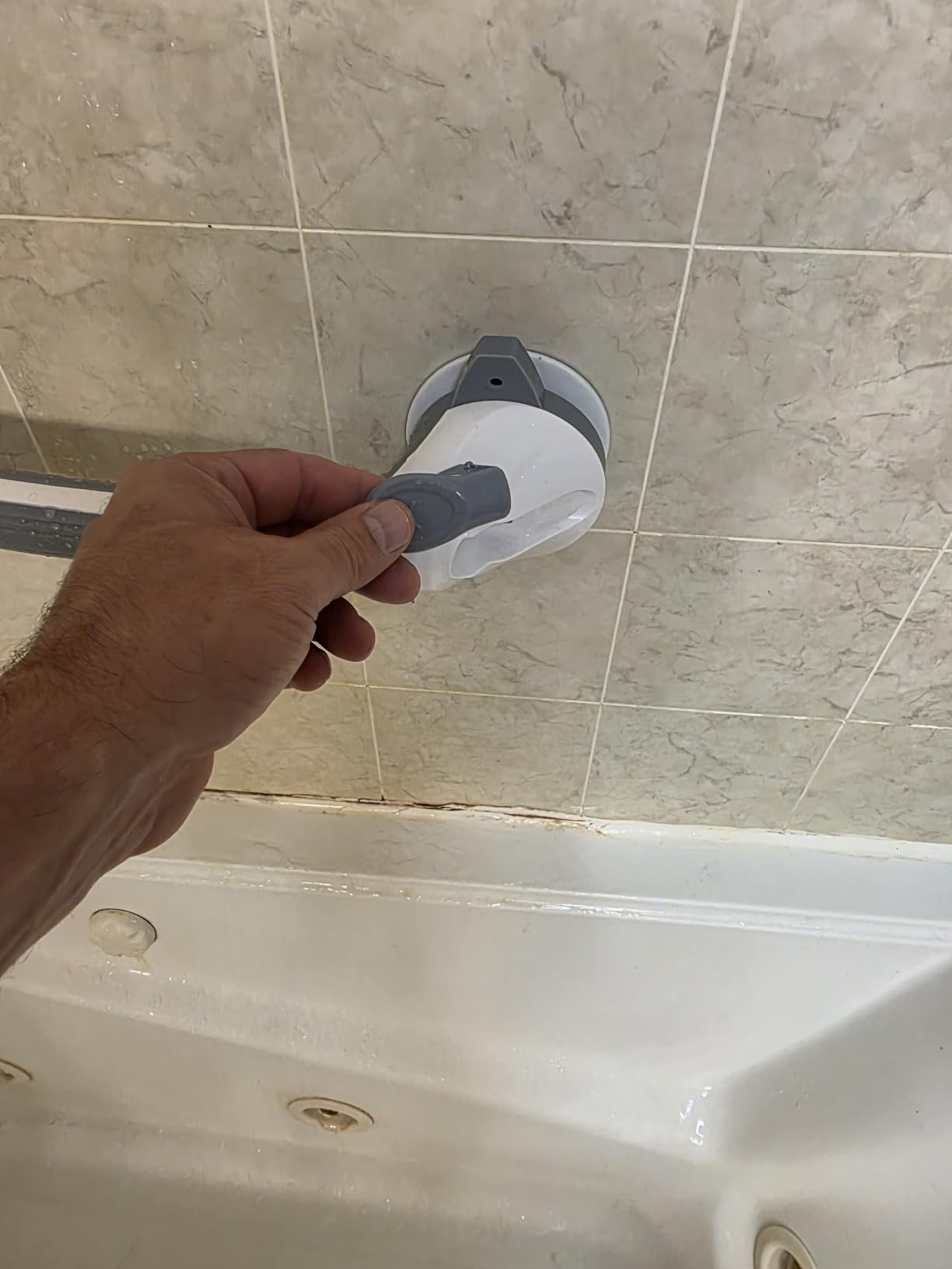 Reyiu Grab Bars for Shower, Updated 16.5 inch Shower Handle for Seniors, 2 Pack | Safety Indicators, Strong Suction Cup, for Elderly, Handicap, Bathroom Wall, No Drill, Waterproof, Anti-Slip, Removable customer photo 1