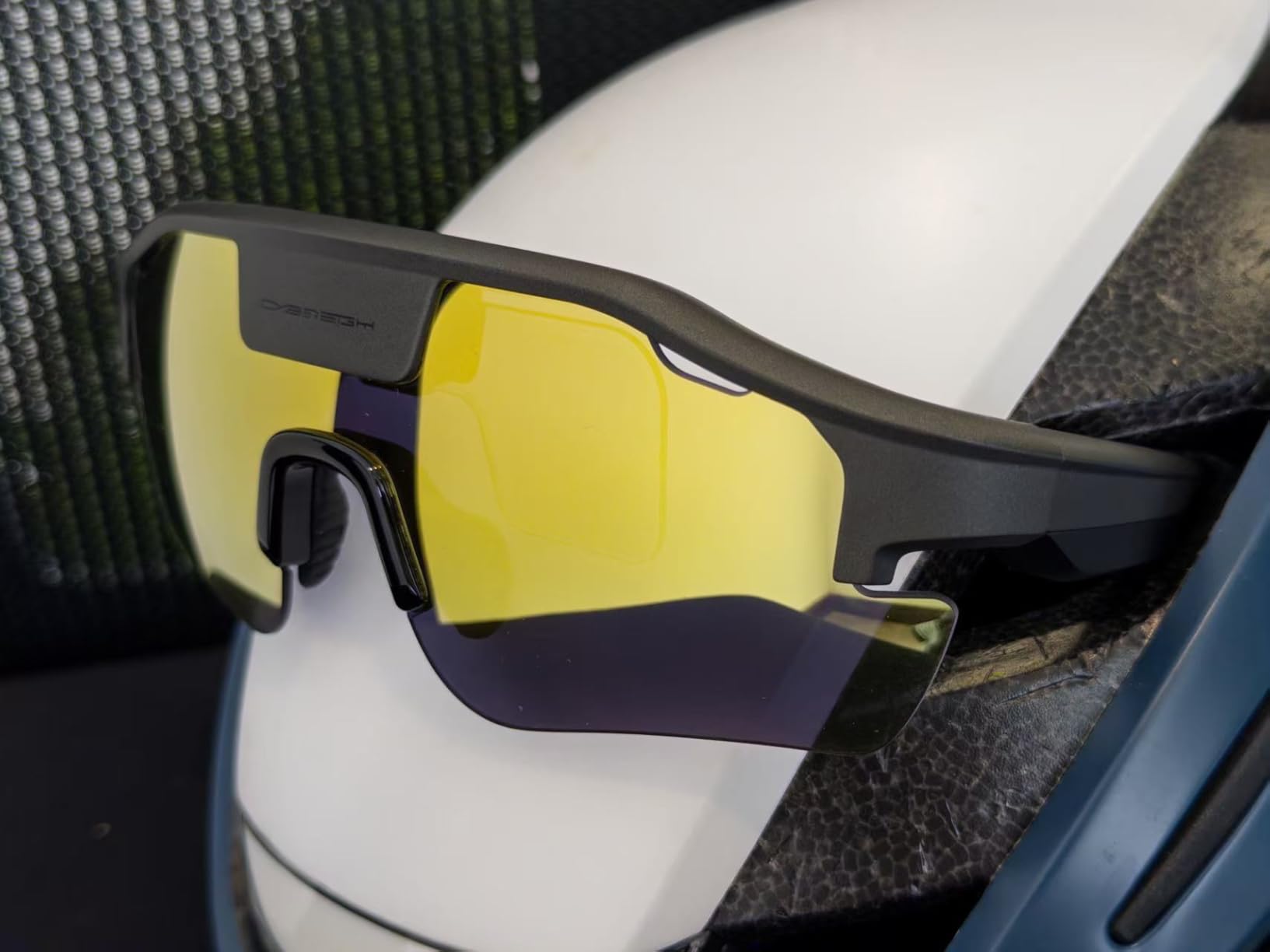 HUD Display Sports Glasses, for Cycling and Hiking, Real-Time Display, Smart Navigation, Proactive AI Alerts customer photo 1