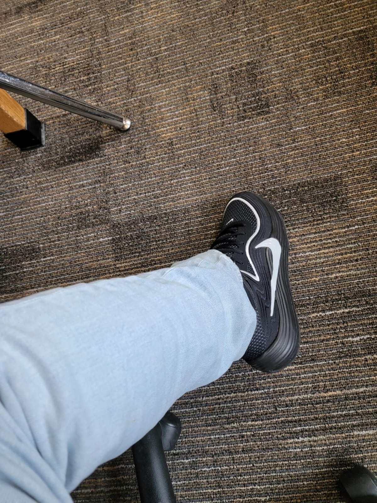 Nike Unisex Adult Precision 8 Low Basketball Shoes customer photo 1