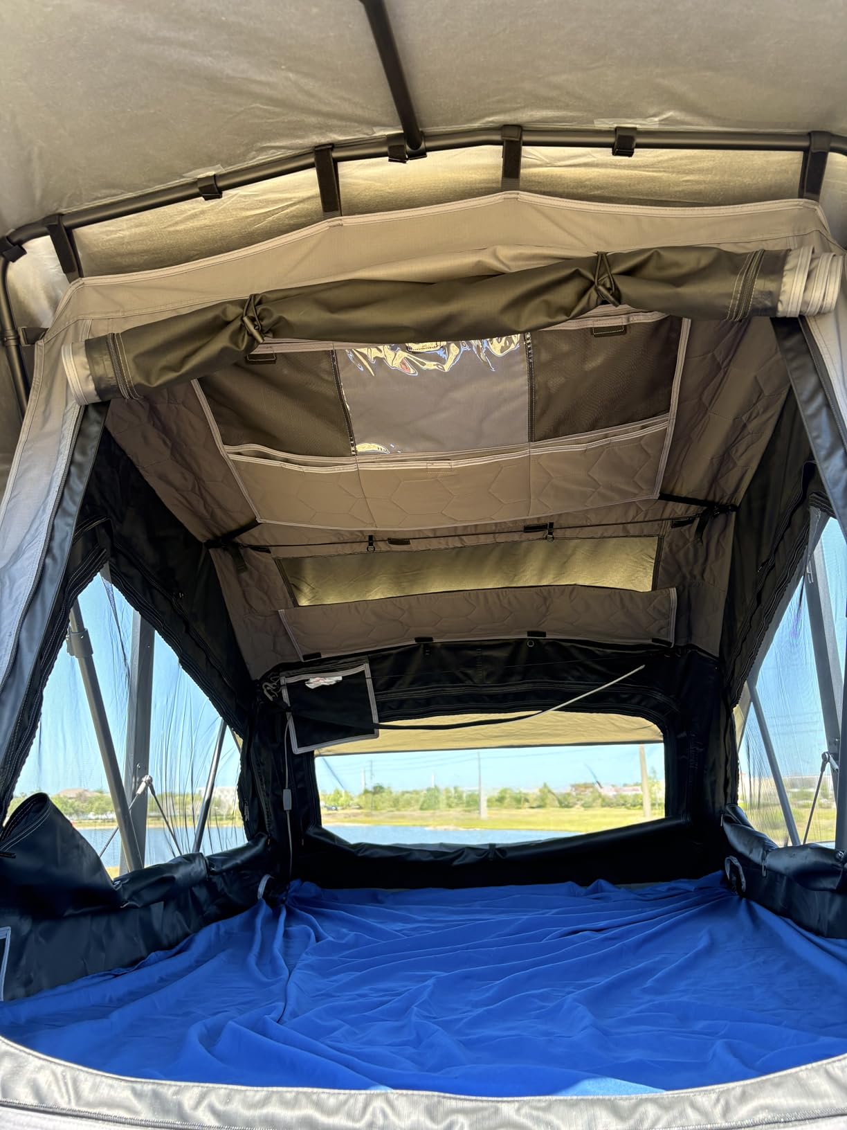 SanHima Rooftop Tent Hard Shell, Aluminium Fold-Out SUV Truck Roof Top Tent customer photo 2