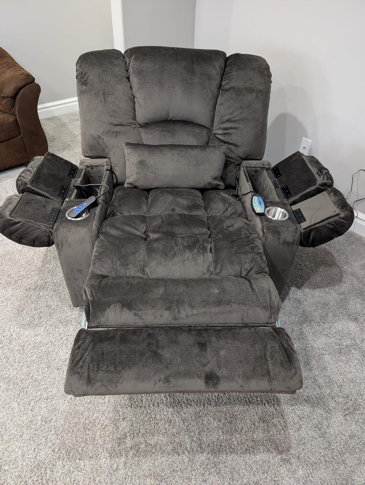 Heavy Duty 500 lbs Power Lift Recliner for Big & Tall Elderly Adults | Oversized Lay Flat Recliner Lift Chair with Extended Footrest, Heat & Massage, USB-C Charging, Arm Storage & Cup Holders customer photo 1